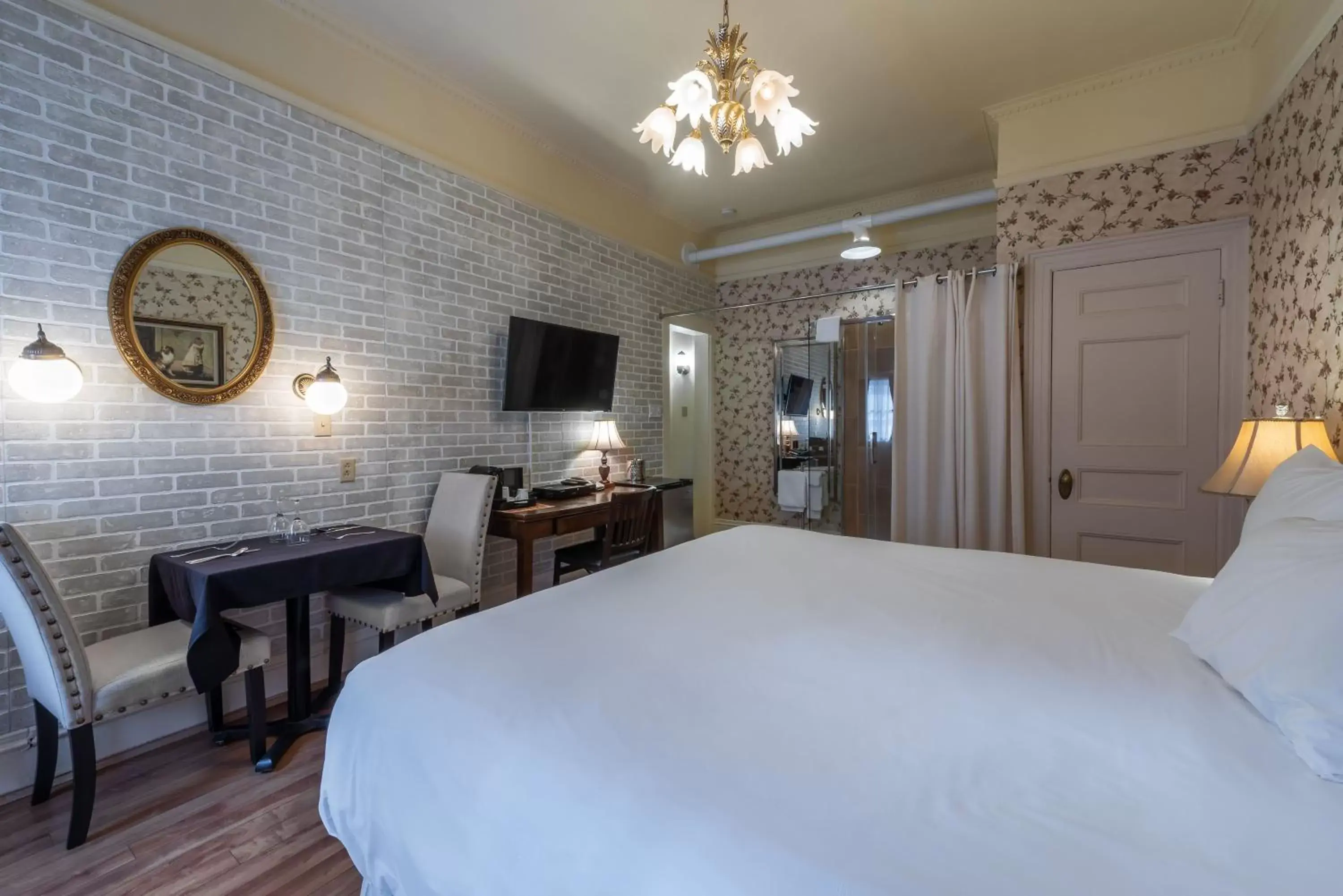 Bedroom, Bed in Le Chateau de Pierre