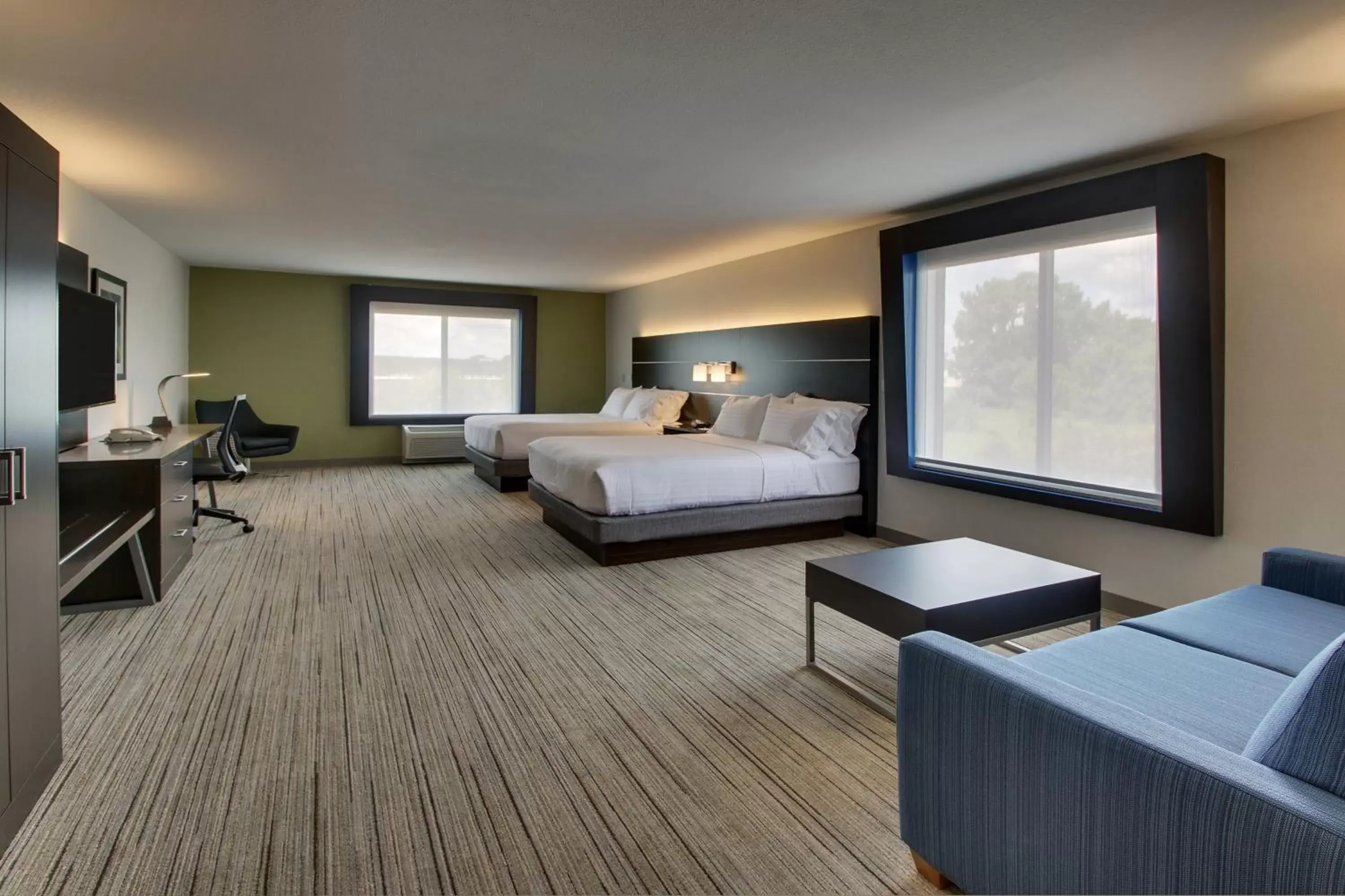 Deluxe Twin Room - Hearing Accessible in Holiday Inn Express Hotel & Suites Morris, an IHG Hotel Deluxe Twin Room - Hearing Accessible in Holiday Inn Express Hotel & Suites Morris, an IHG Hotel