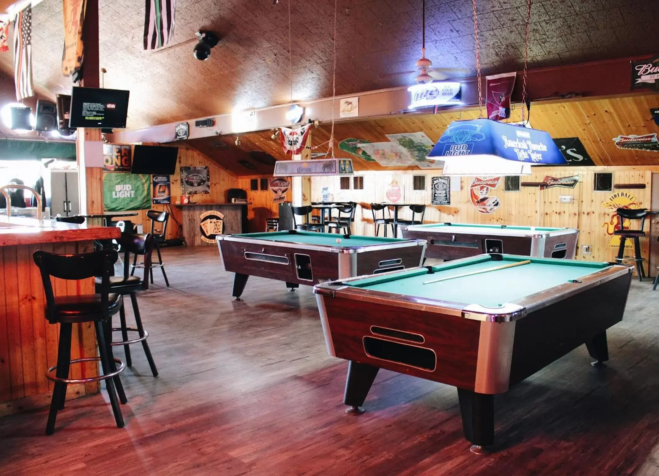 Lounge or bar, Billiards in Days Inn by Wyndham Show Low