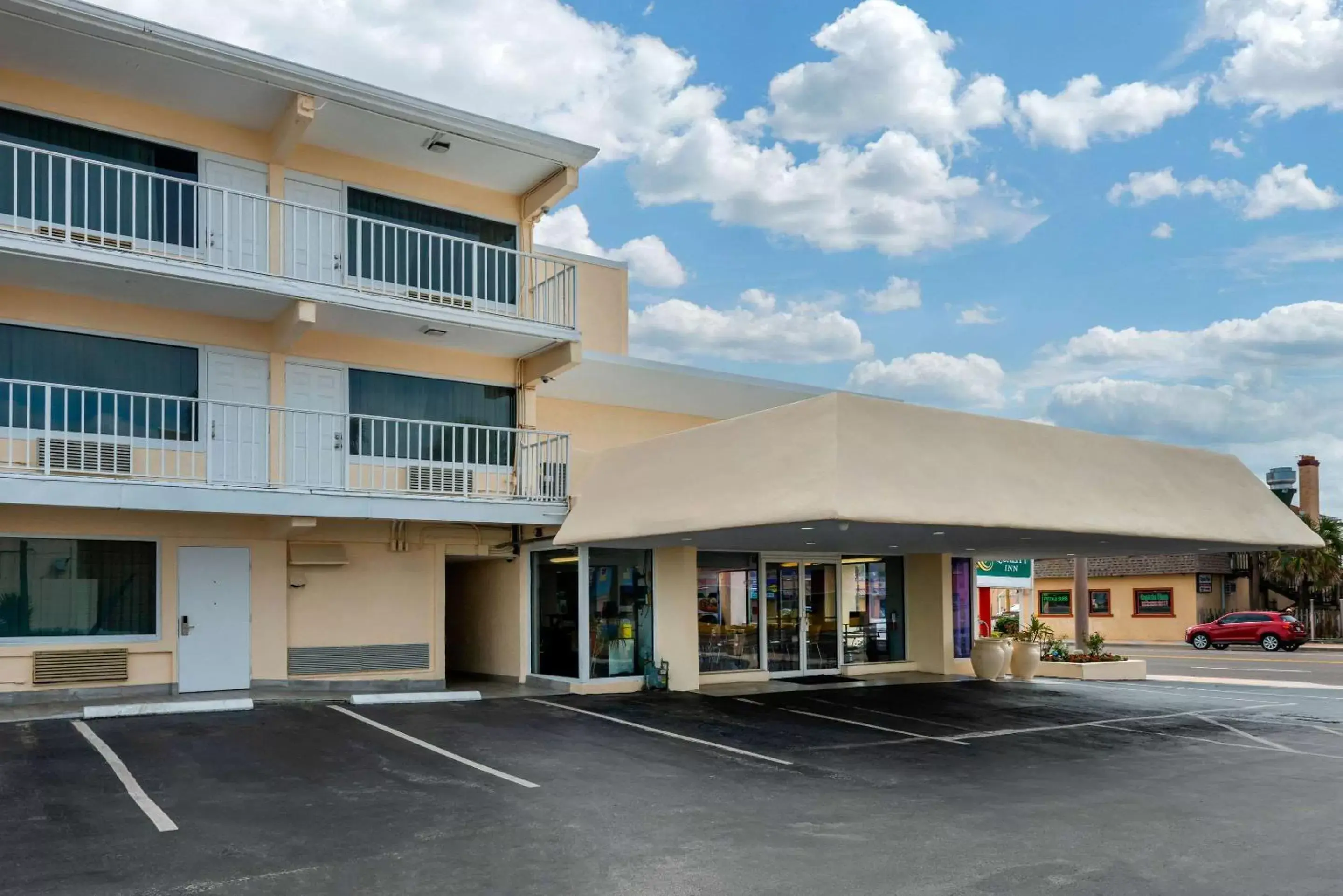 Property Building in Quality Inn Daytona Beach Oceanfront