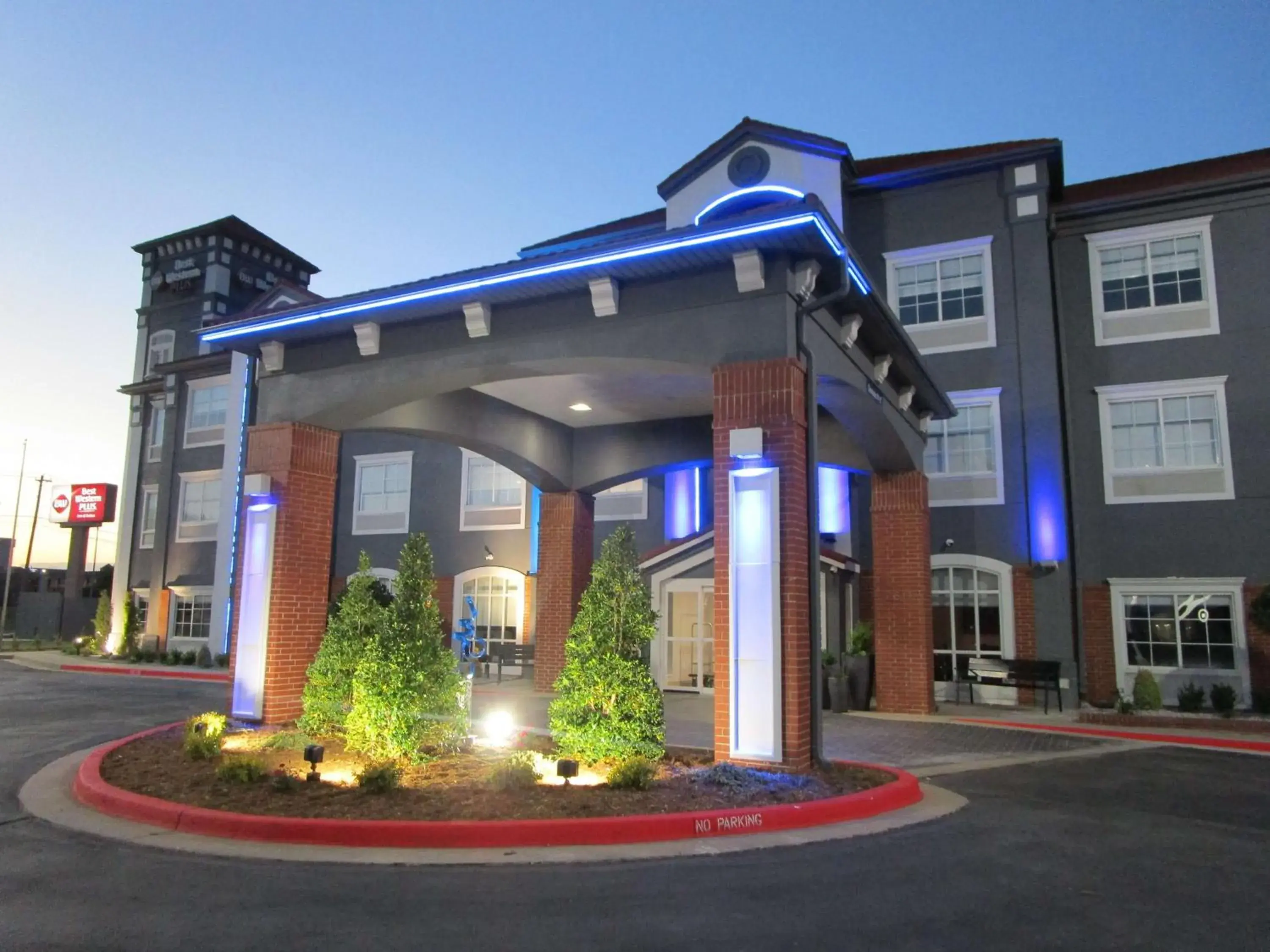 Property Building in Best Western Plus Oklahoma City Northwest Inn & Suites