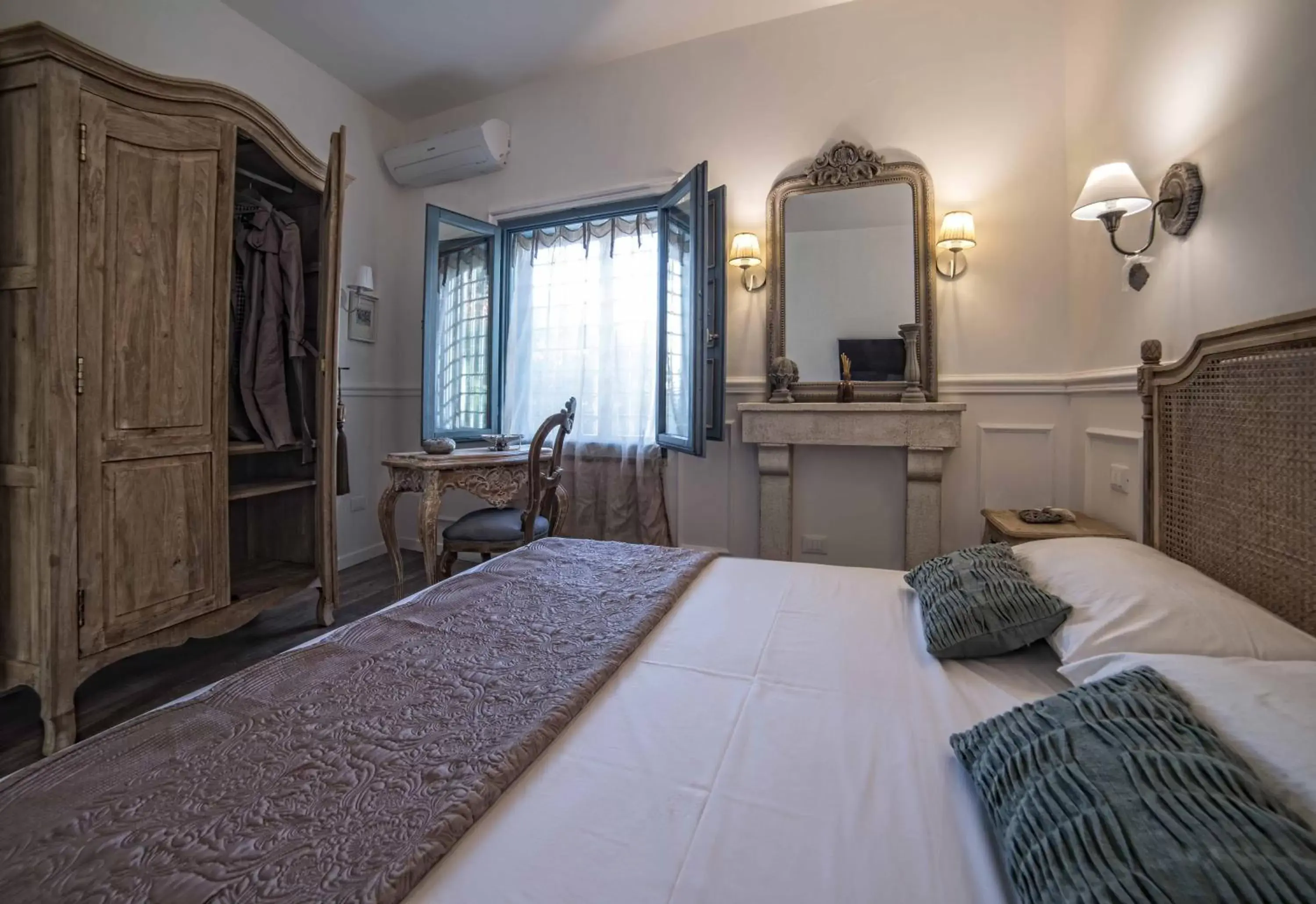 Photo of the whole room, Bed in Il Giardino d'Ulisse