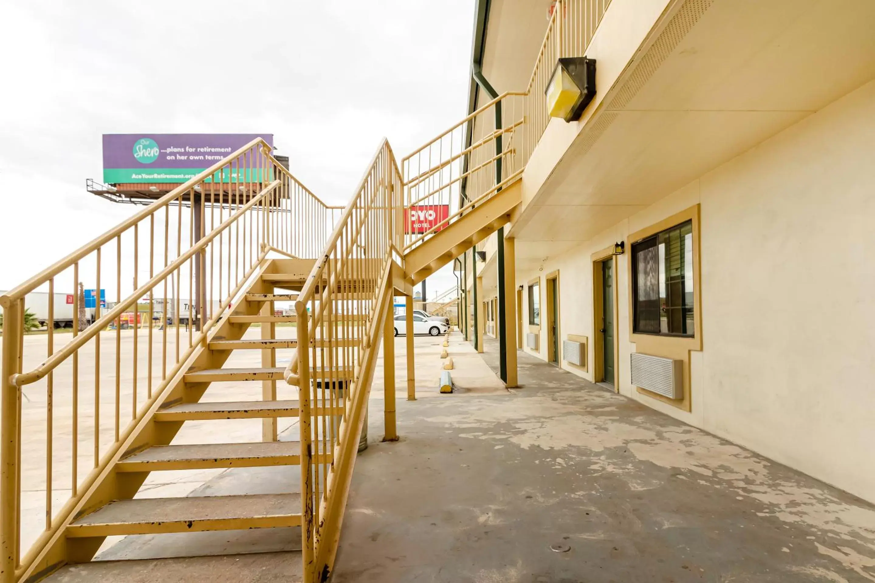 Facade/entrance in OYO Hotel Pearsall I-35 East