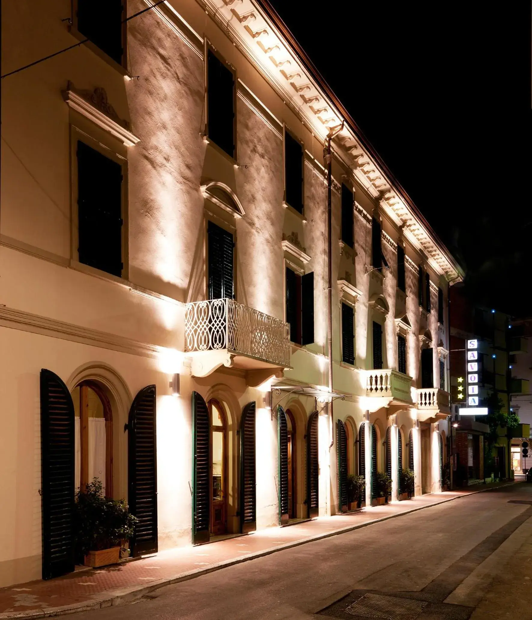 Facade/entrance, Property Building in Hotel Savoia & Campana