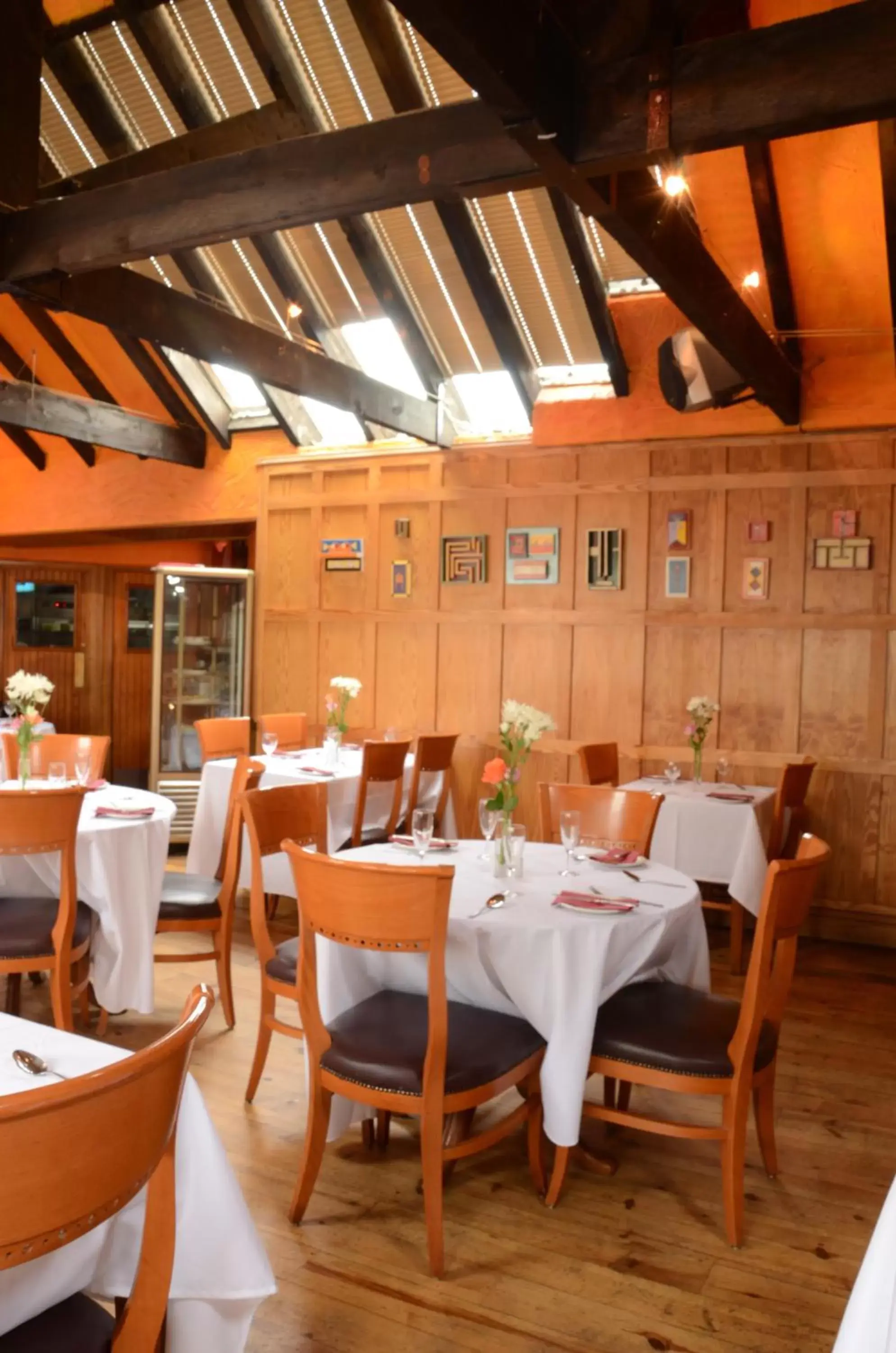 Restaurant/Places to Eat in Uppercross House Hotel