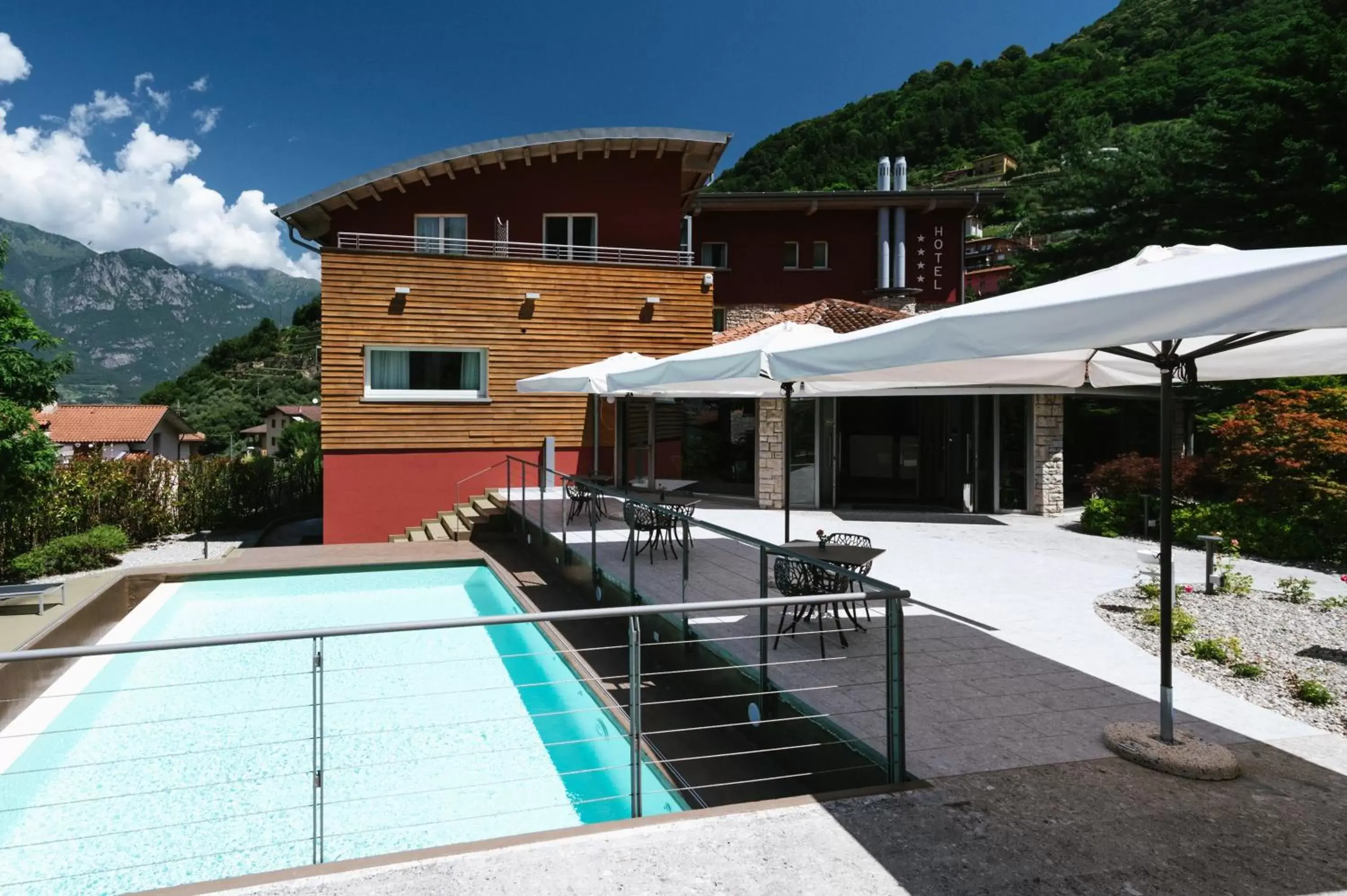 Facade/entrance, Swimming Pool in Lake Hotel La Pieve