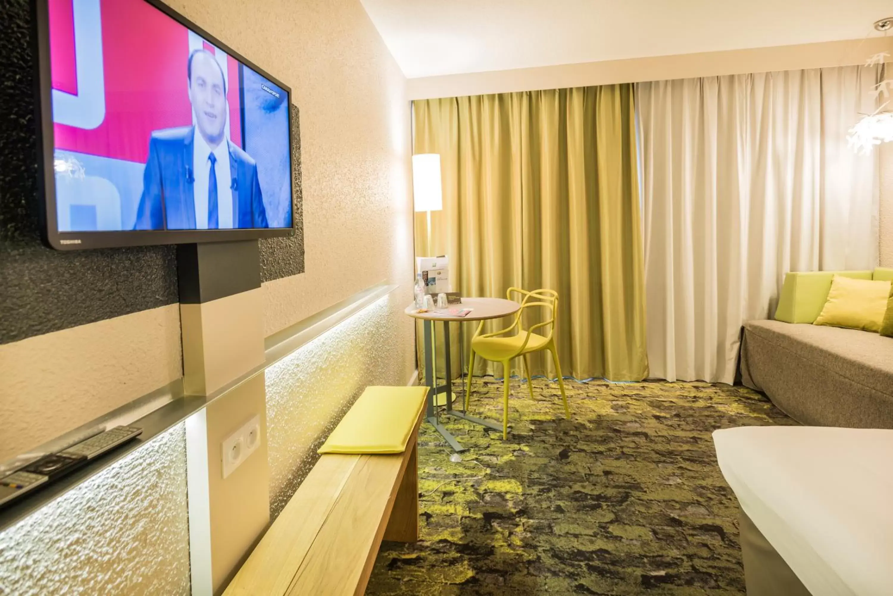 Bedroom, TV/Entertainment Center in ibis Styles Tours Sud