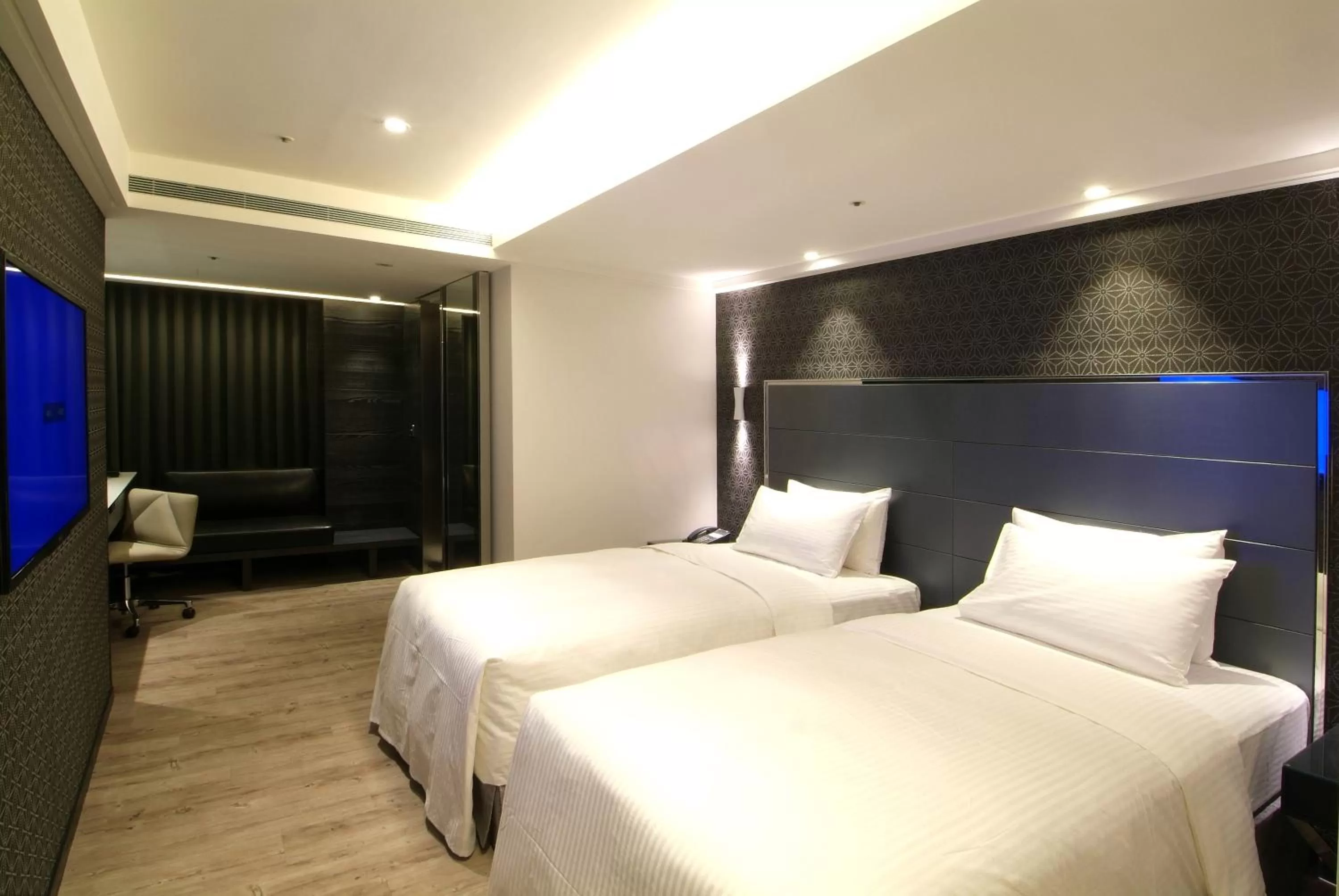 Photo of the whole room, Bed in The Cloud Hotel