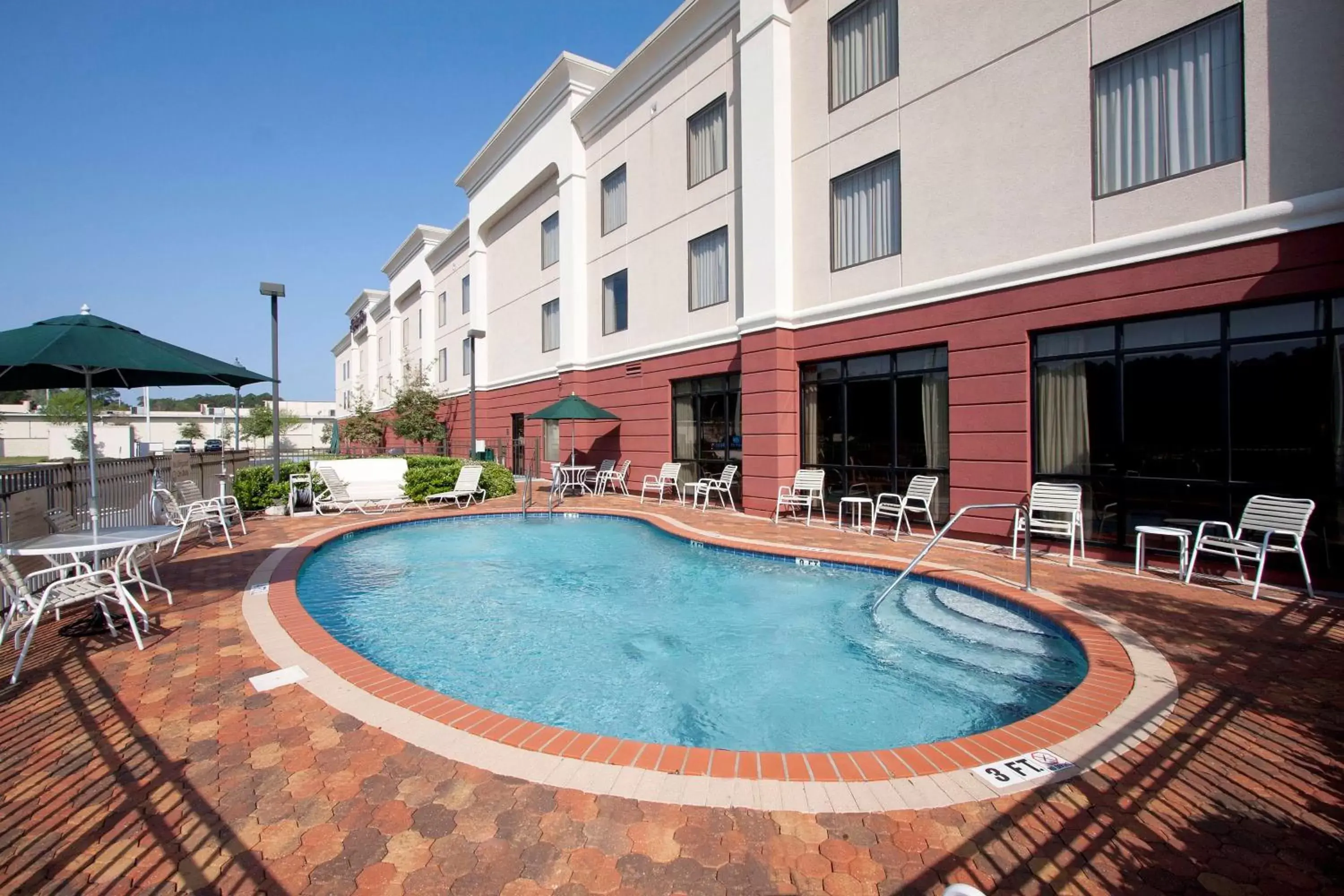 Pool view, Swimming Pool in Hampton Inn Jacksonville I-10 West