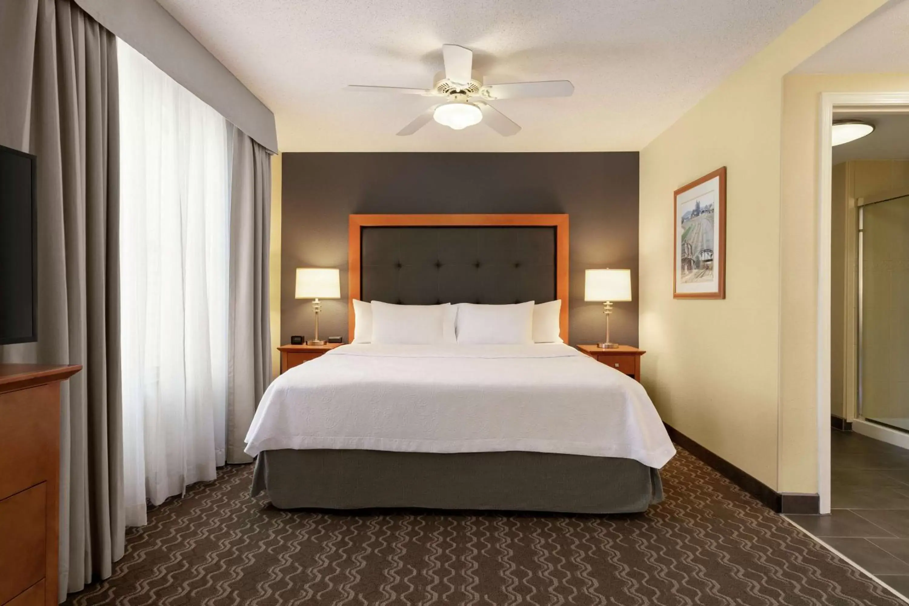 Bed in Homewood Suites by Hilton Allentown-Bethlehem Airport