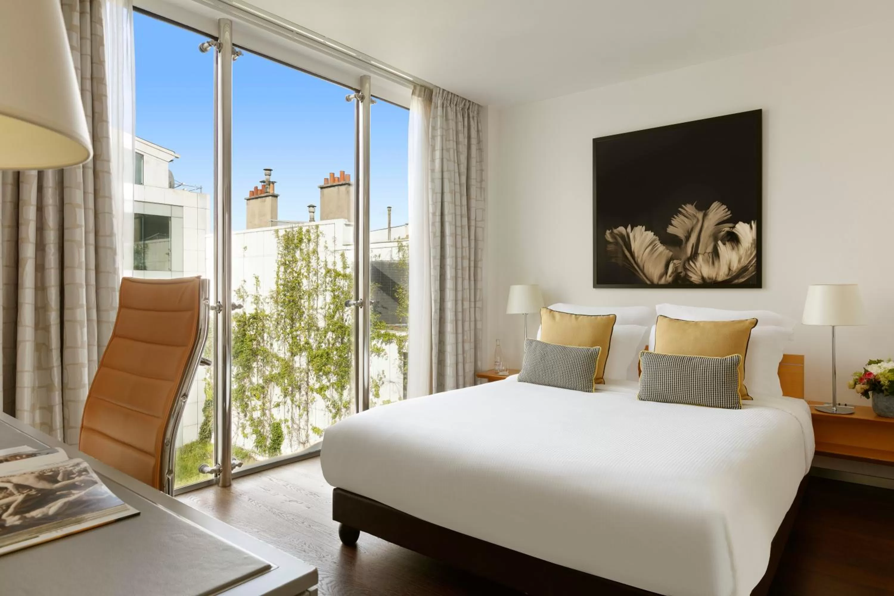 Classic Double or Twin Room in La Clef Tour Eiffel Paris by The Crest Collection