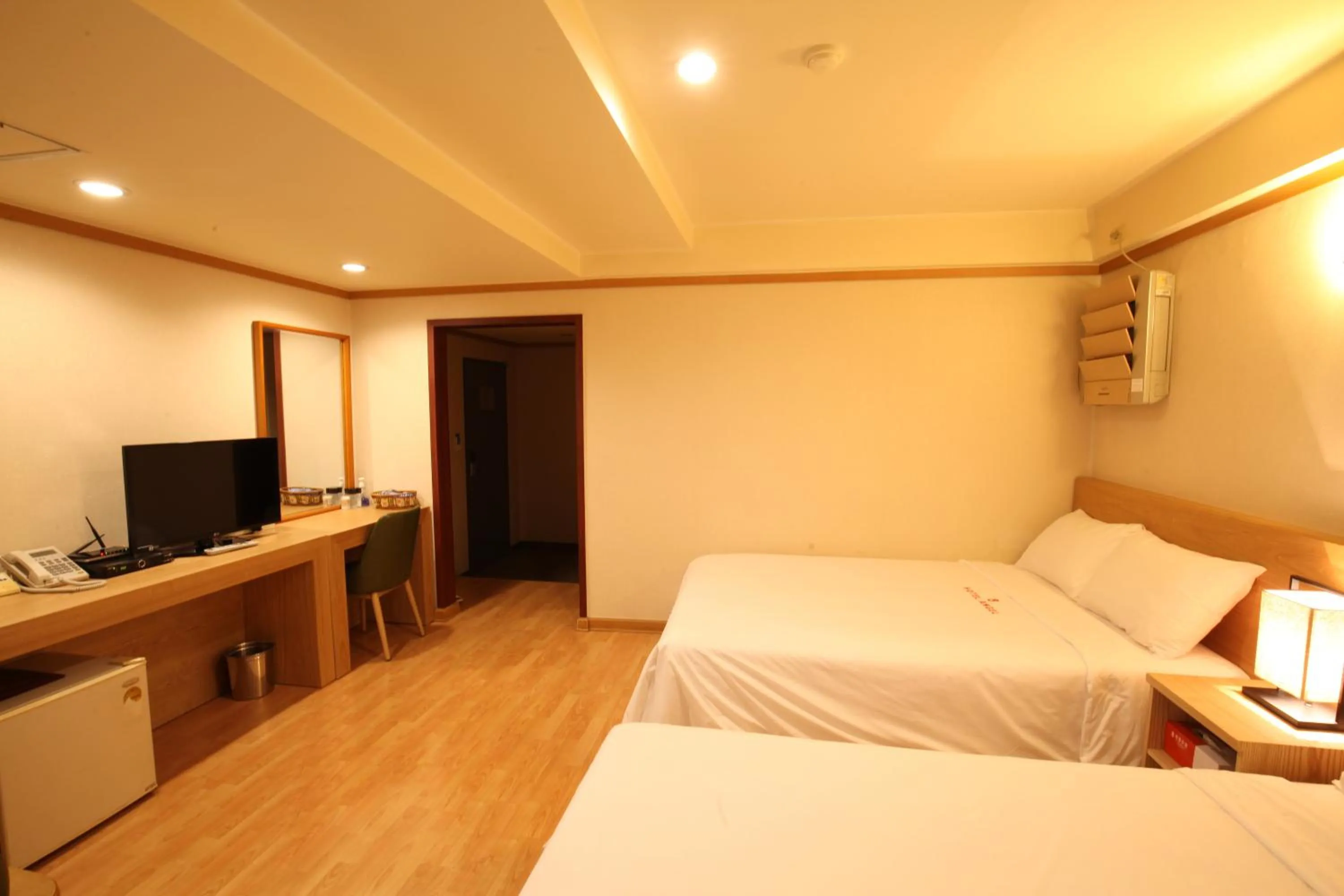 Decorative detail, Bed in Angel Hotel