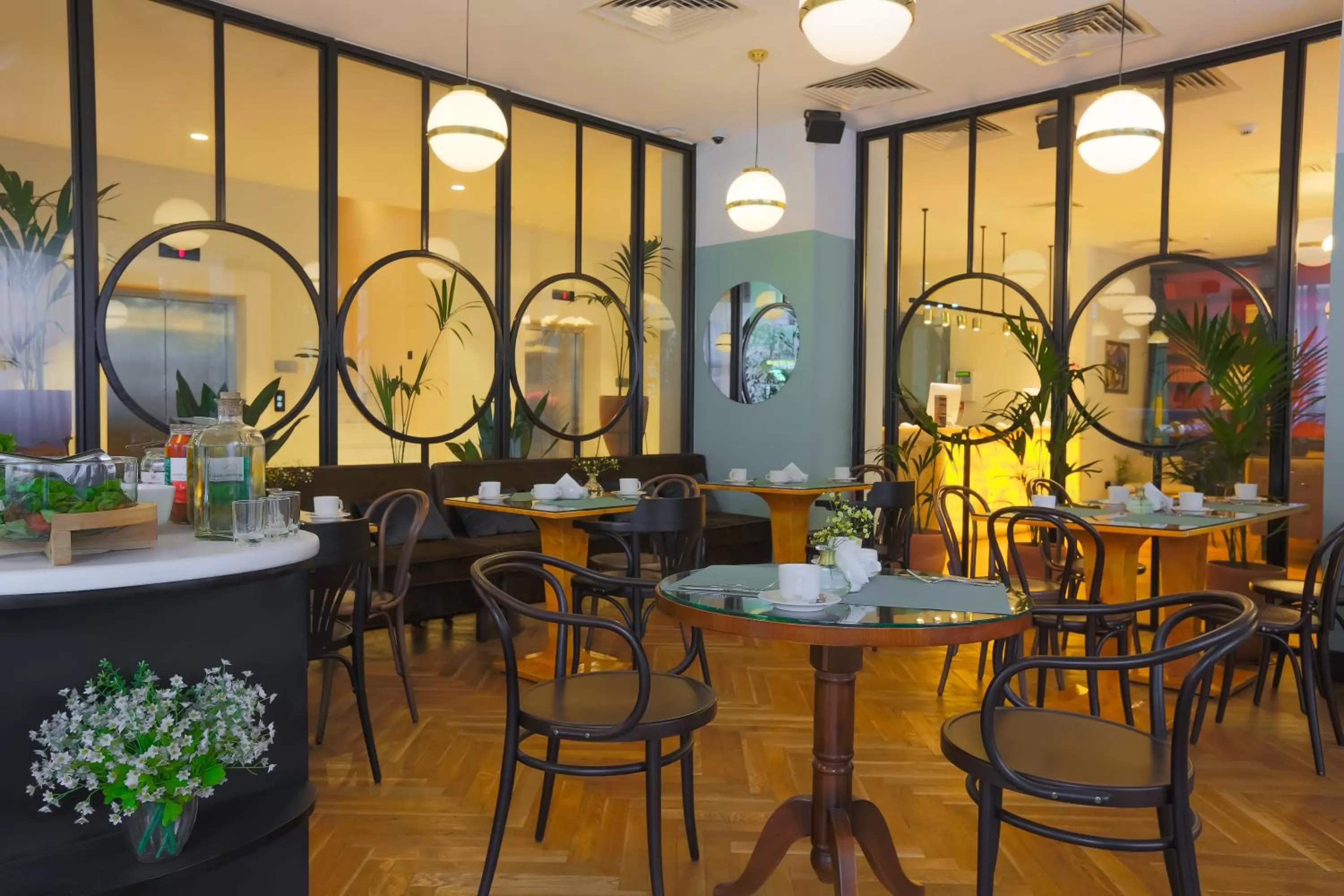 Restaurant/Places to Eat in Europe Hotel