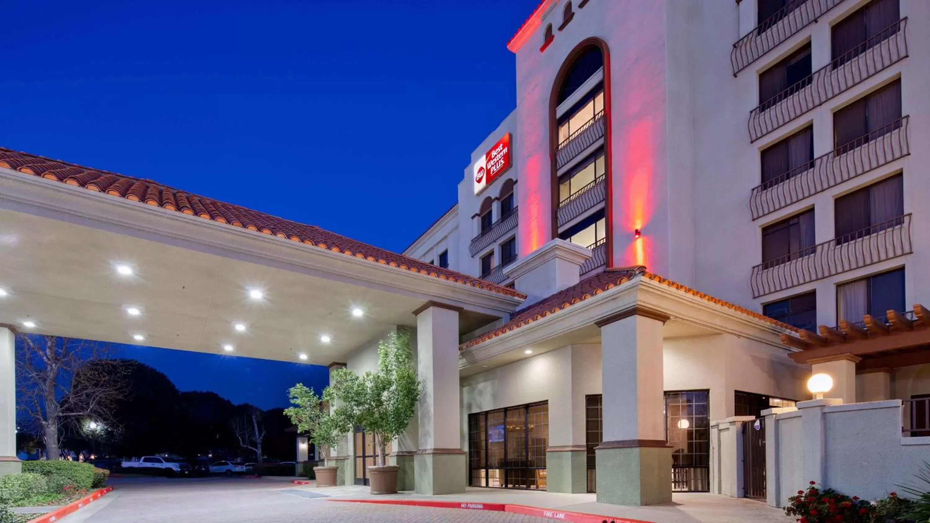 Property building in Best Western Plus Heritage Inn Ontario Rancho Cucamonga