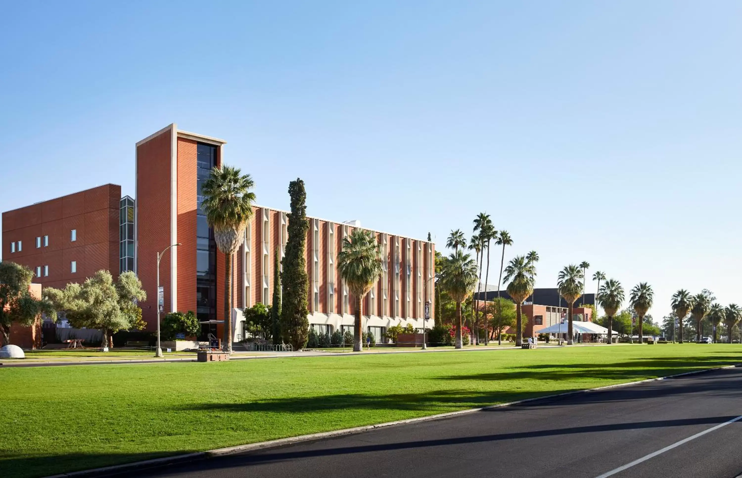 Nearby landmark, Property Building in Graduate Tucson