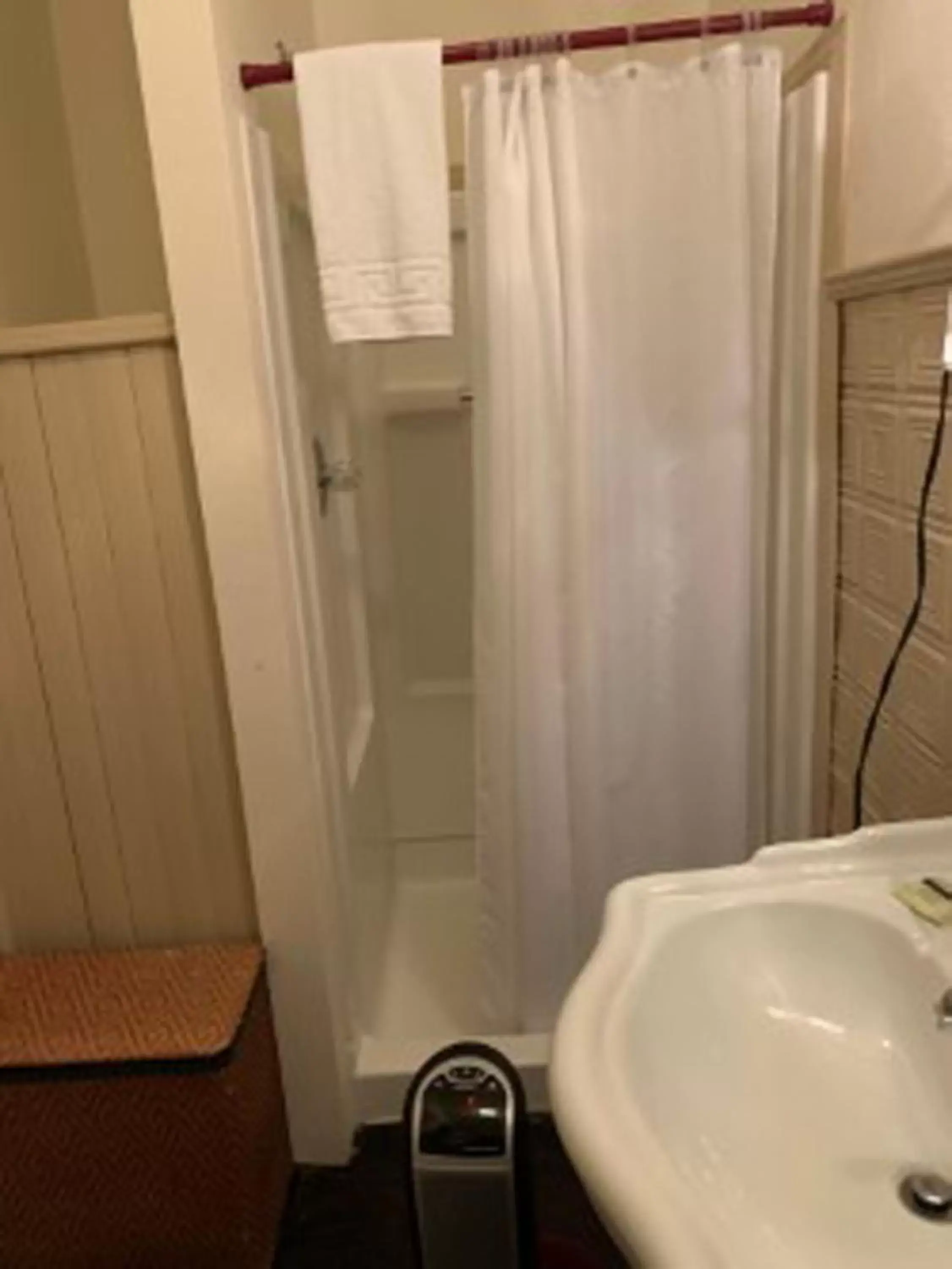 Bathroom in Hotel St Nicholas