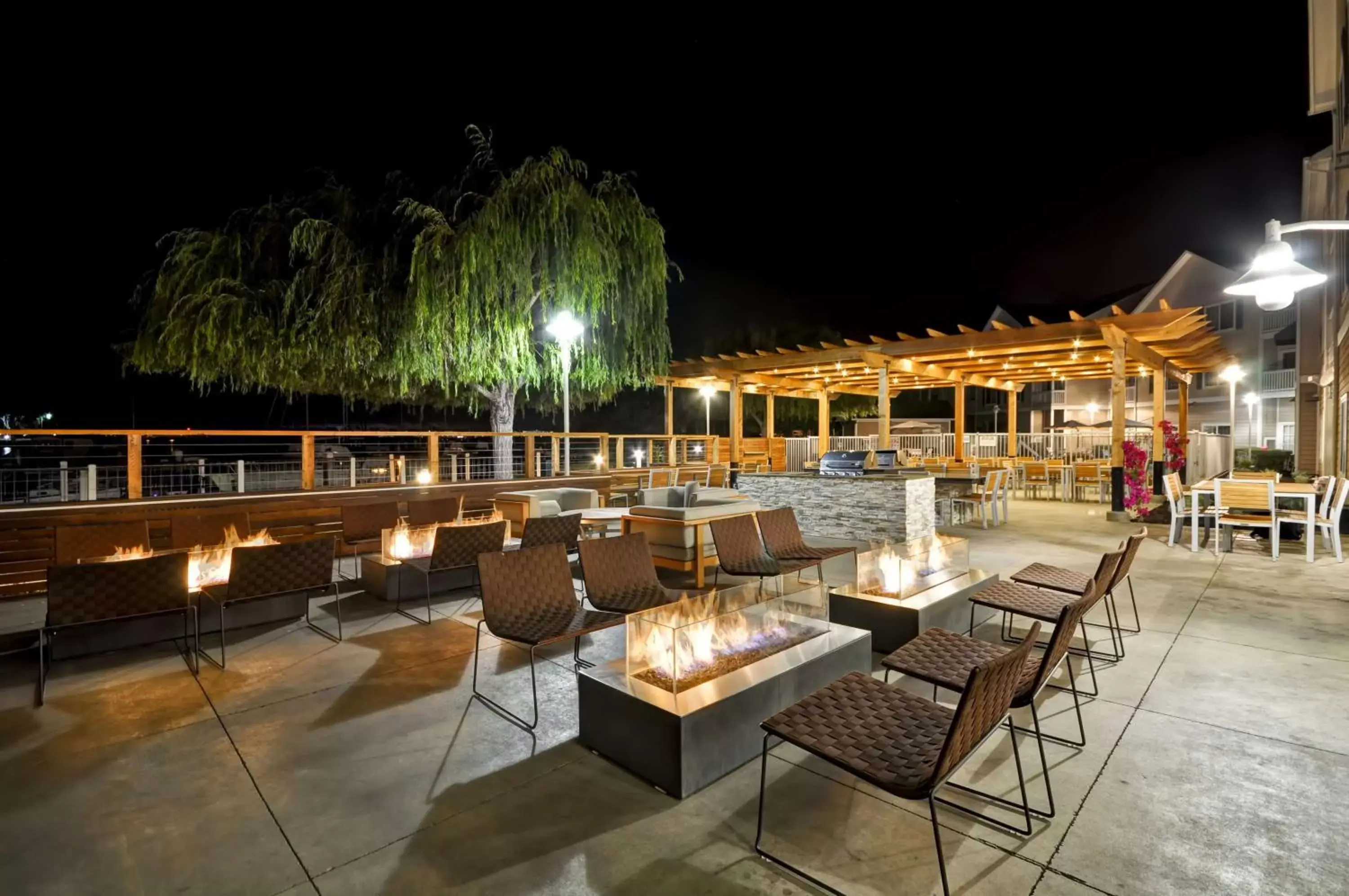 Patio, Restaurant/Places to Eat in Homewood Suites by Hilton - Oakland Waterfront