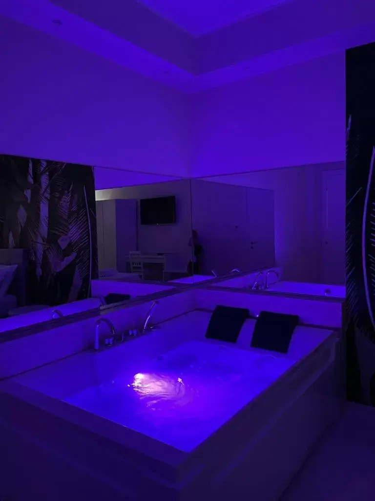 Swimming Pool in Suite 55 in centro