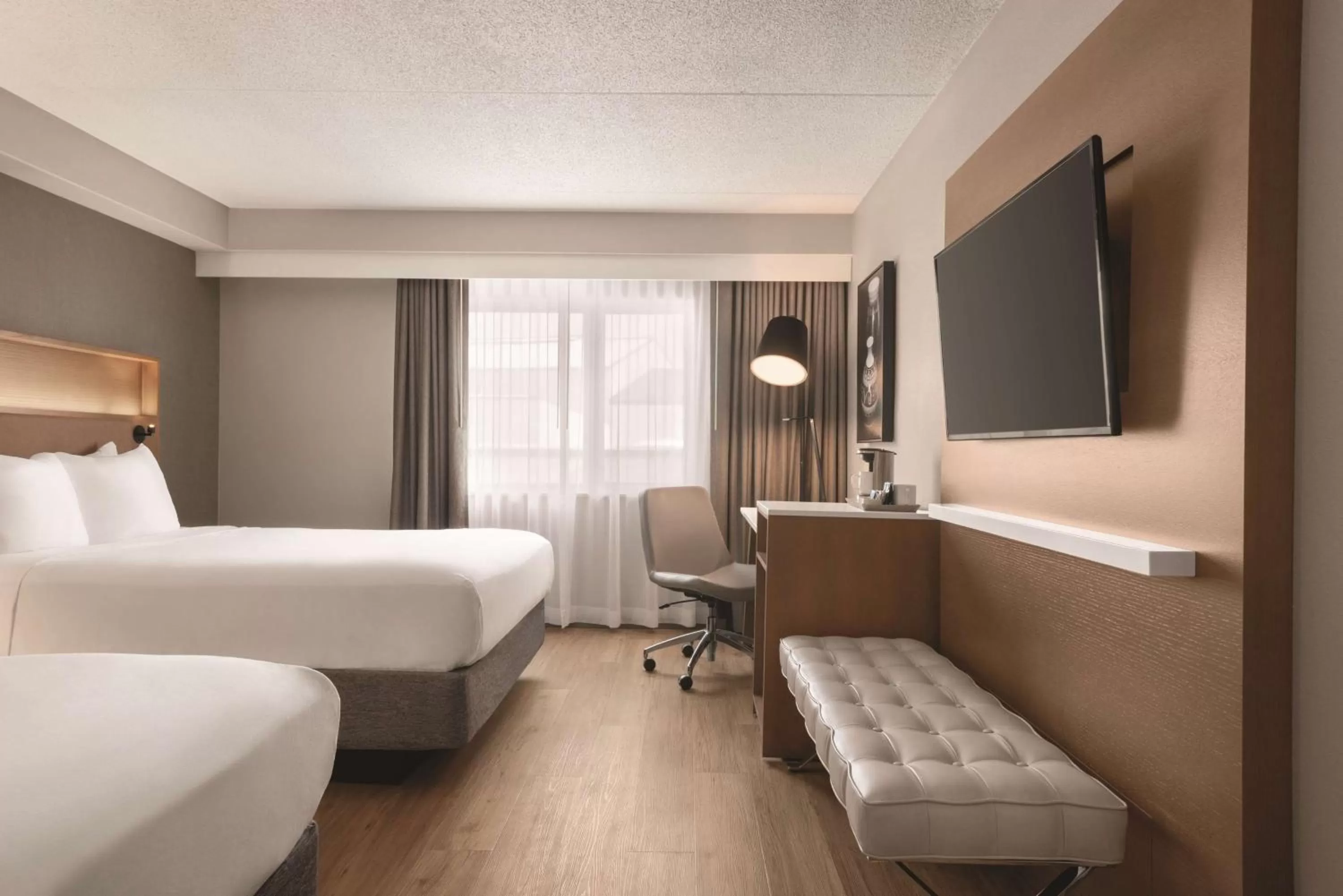 Photo of the whole room, TV/Entertainment Center in Radisson Hotel & Conference Center Green Bay