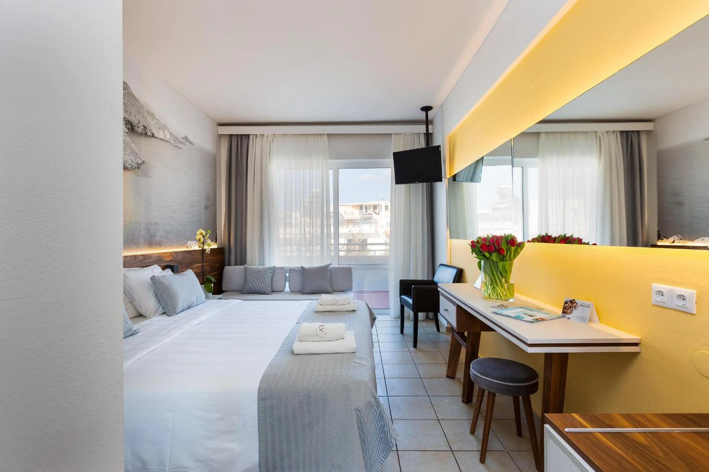 Photo of the whole room, Bed in Atrium Ambiance Hotel