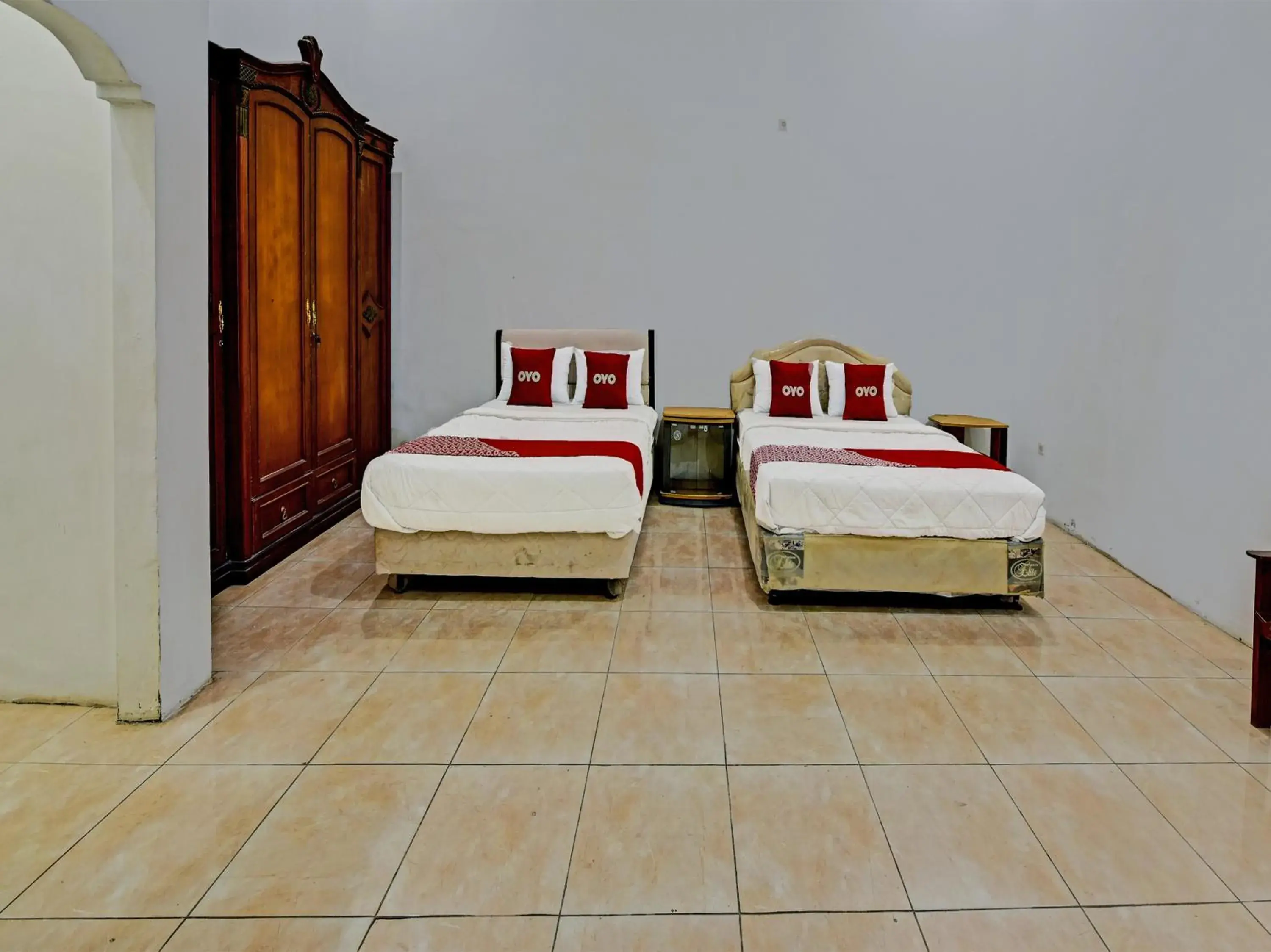 Bedroom, Bed in OYO 3479 Hotel Intan