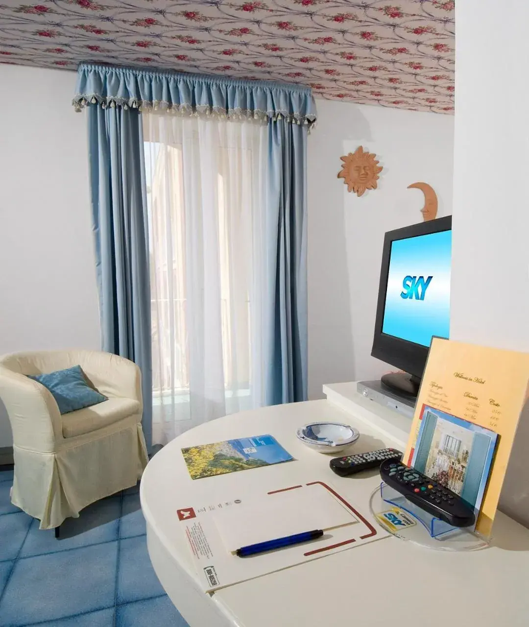 TV/Entertainment Center in Hotel Resort Marinella