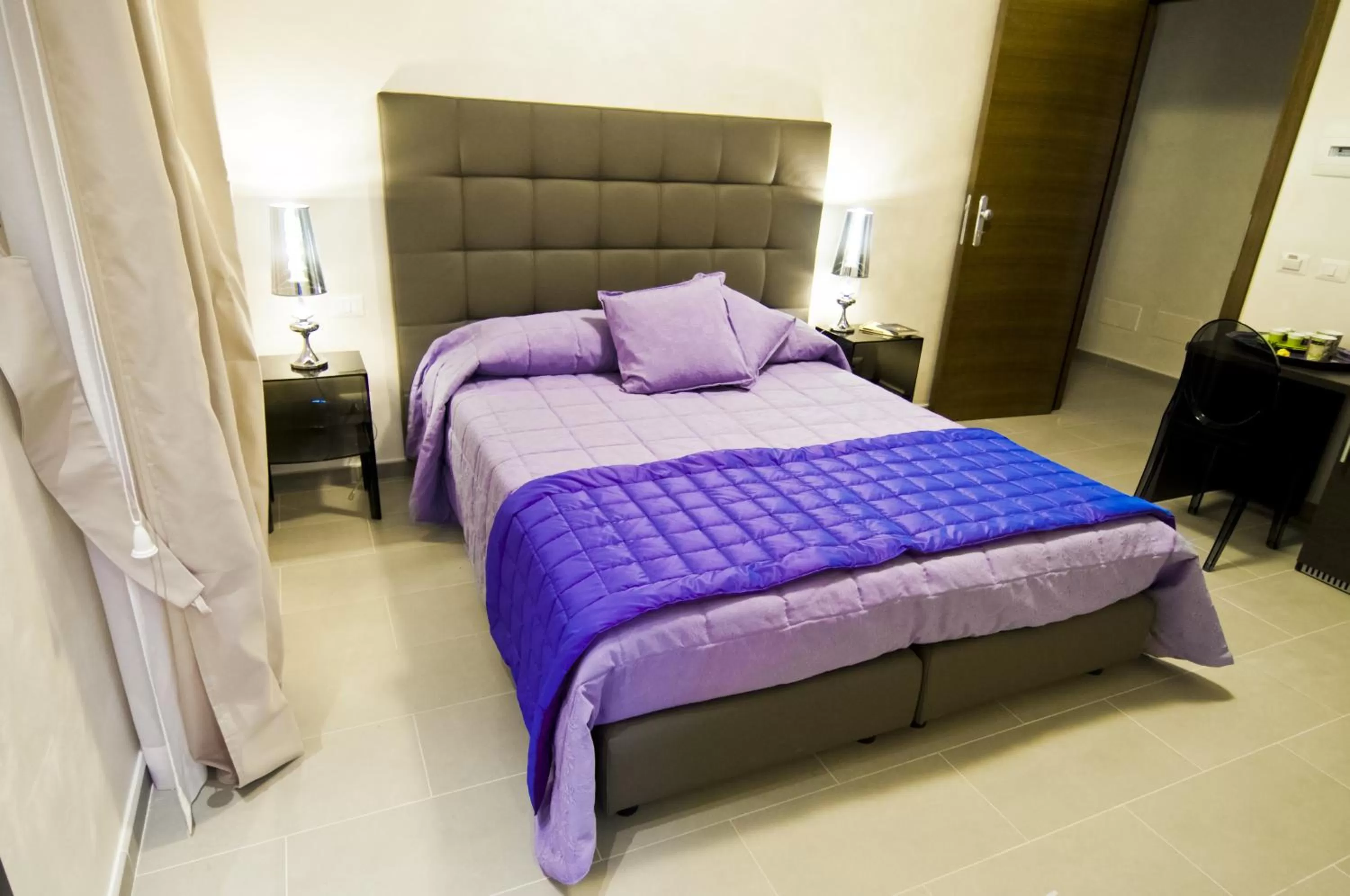 Photo of the whole room, Bed in Domus Fontis