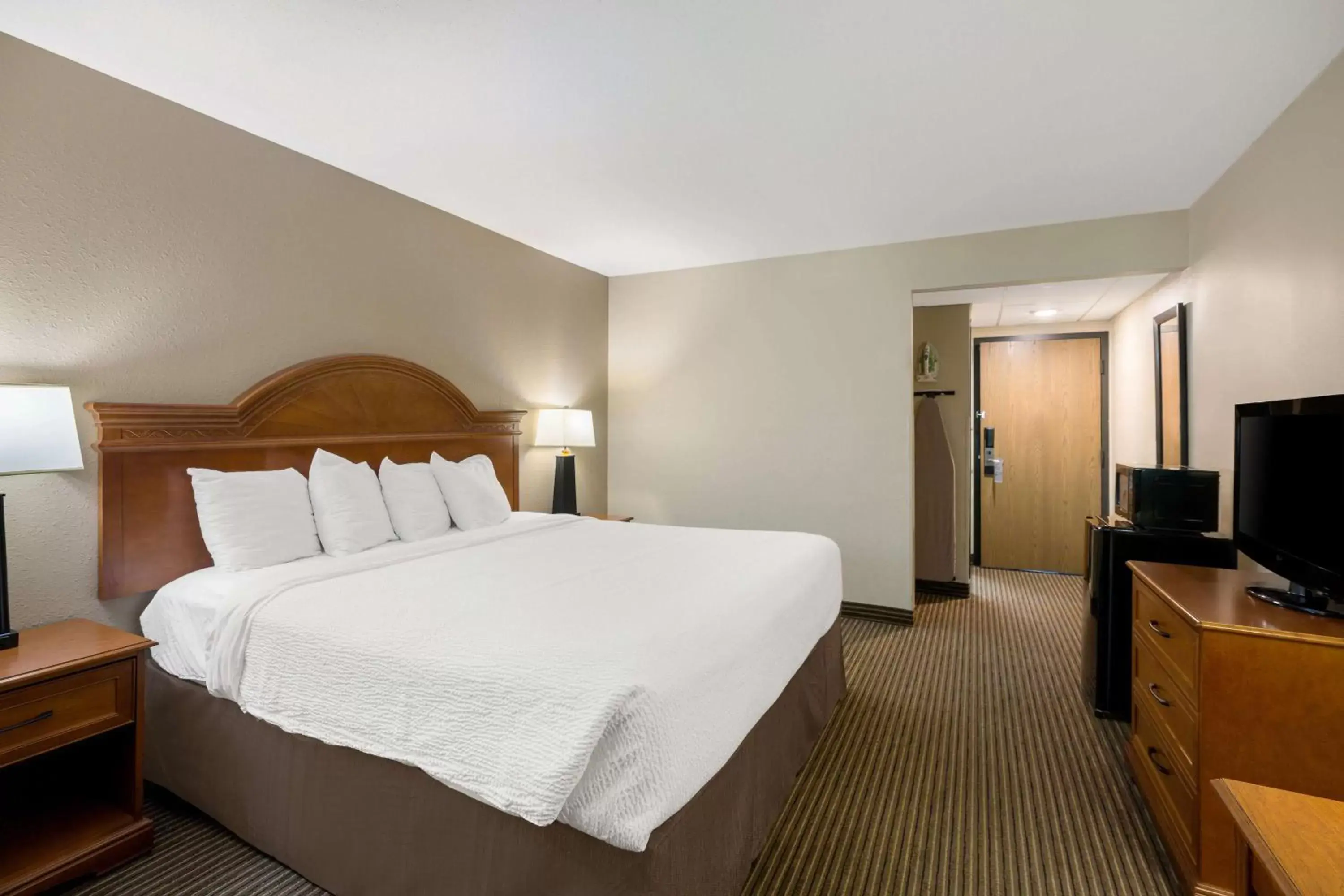 Bedroom, Bed in Revel Hotel Minot - SureStay Collection by Best Western