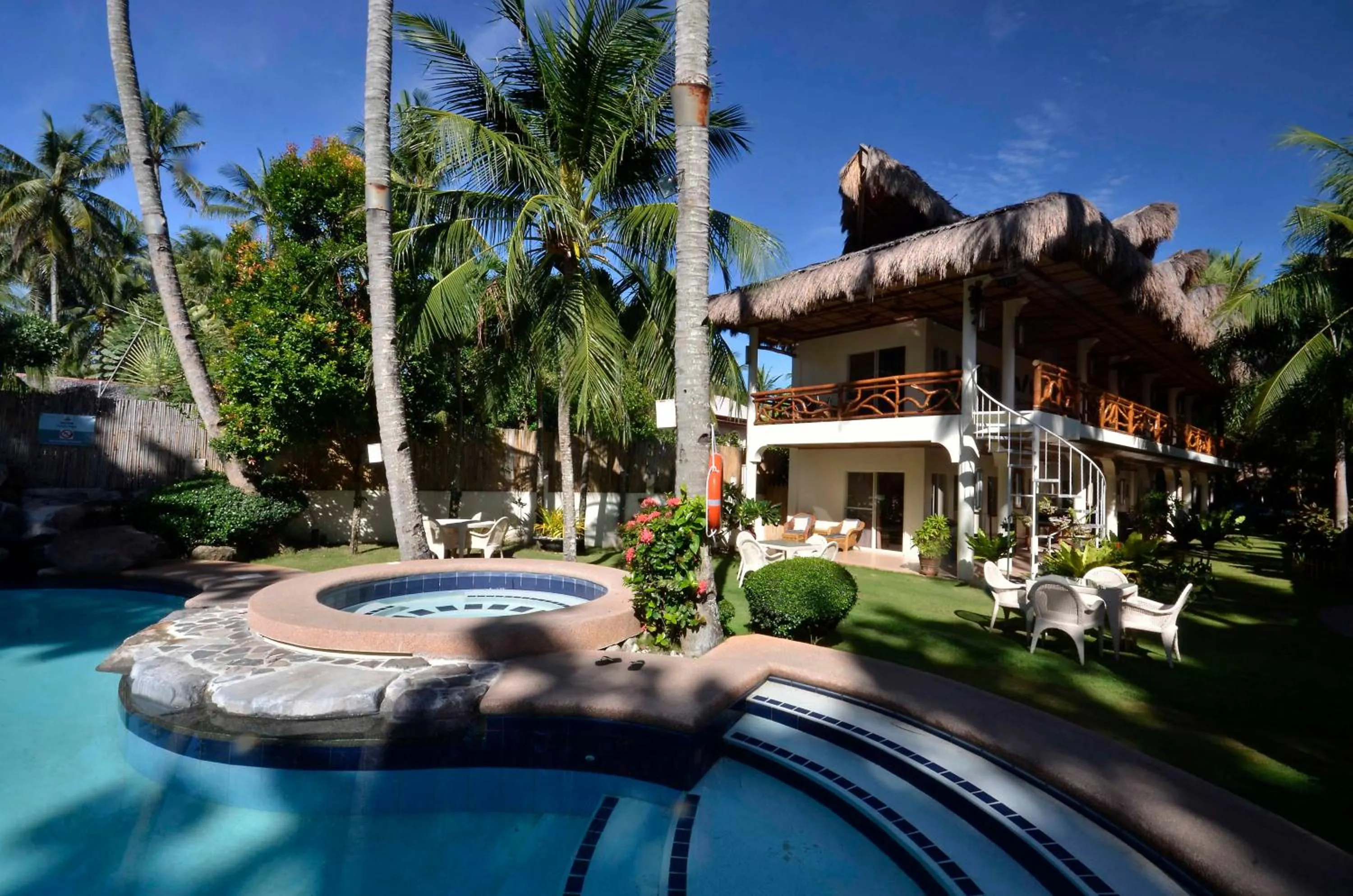 Swimming pool in Mike's Dauin Dive Resort