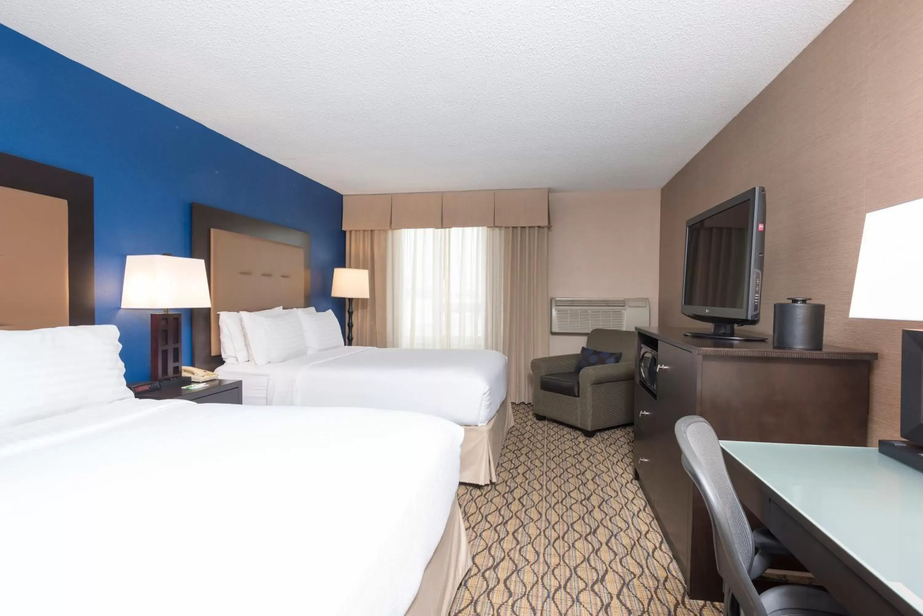 Photo of the whole room in Holiday Inn Chicago - Elk Grove, an IHG Hotel