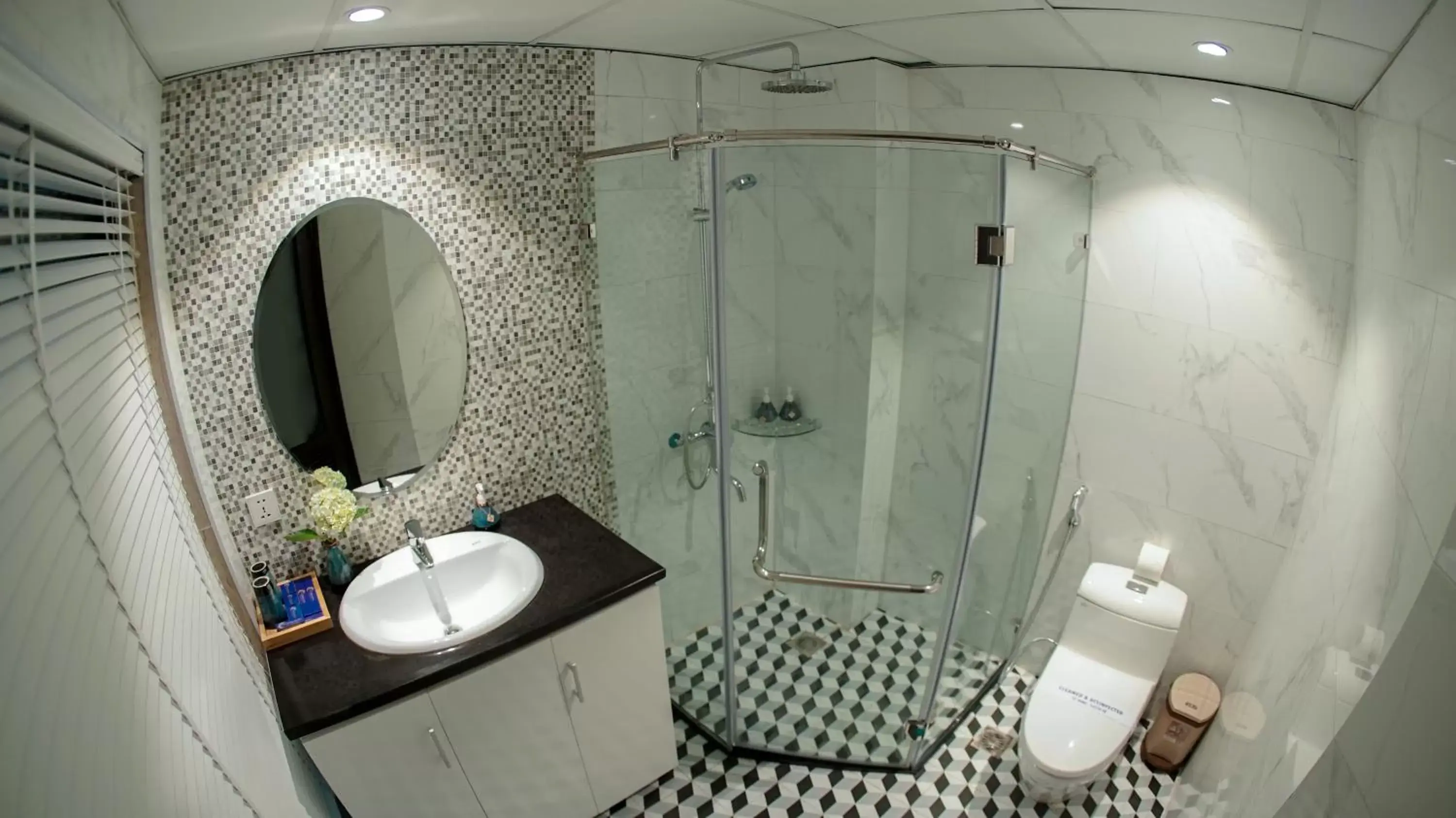 Bathroom in Hanoi La Castela Hotel