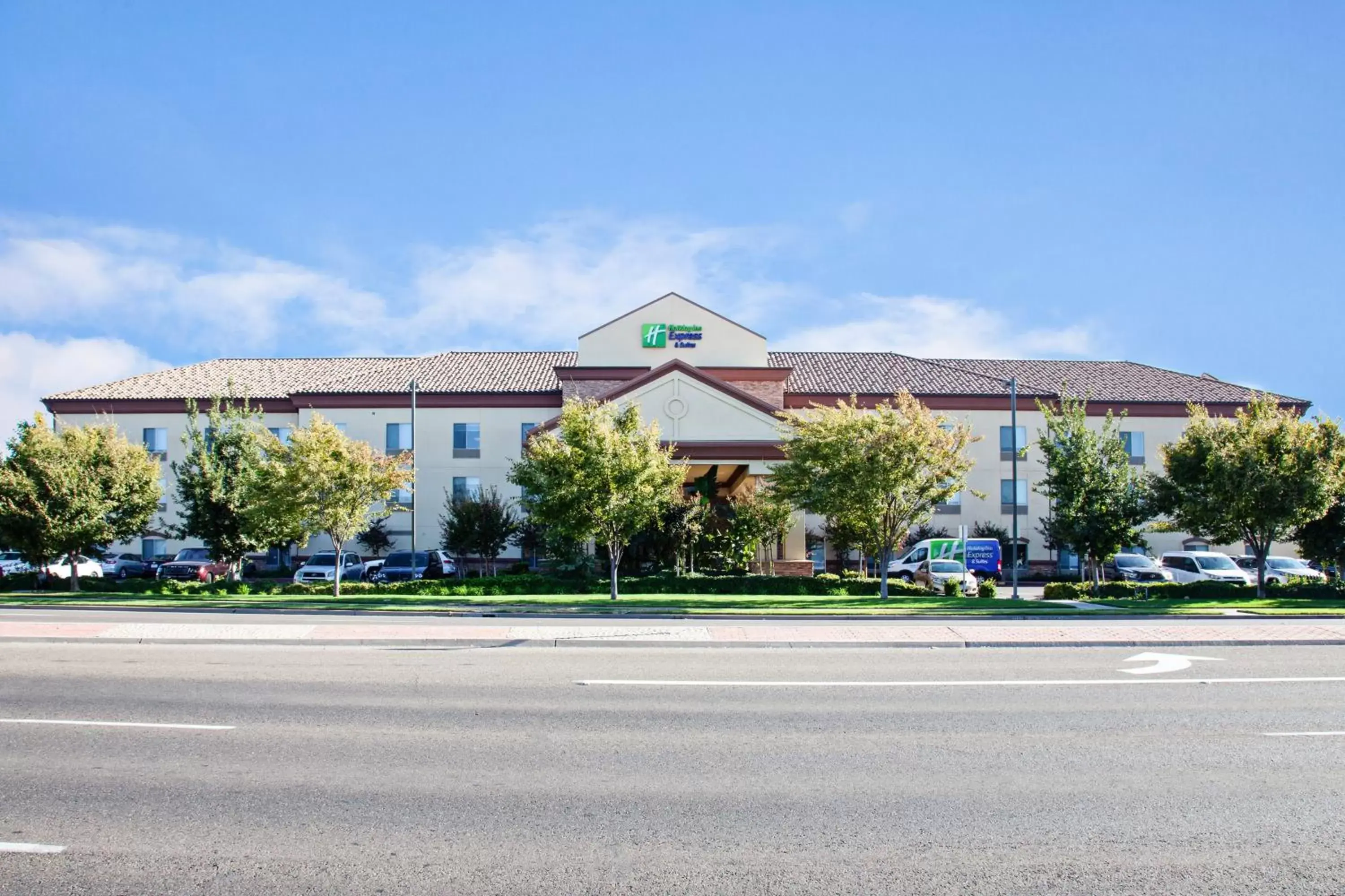 Property Building in Holiday Inn Express & Suites Clovis Fresno Area, an IHG Hotel