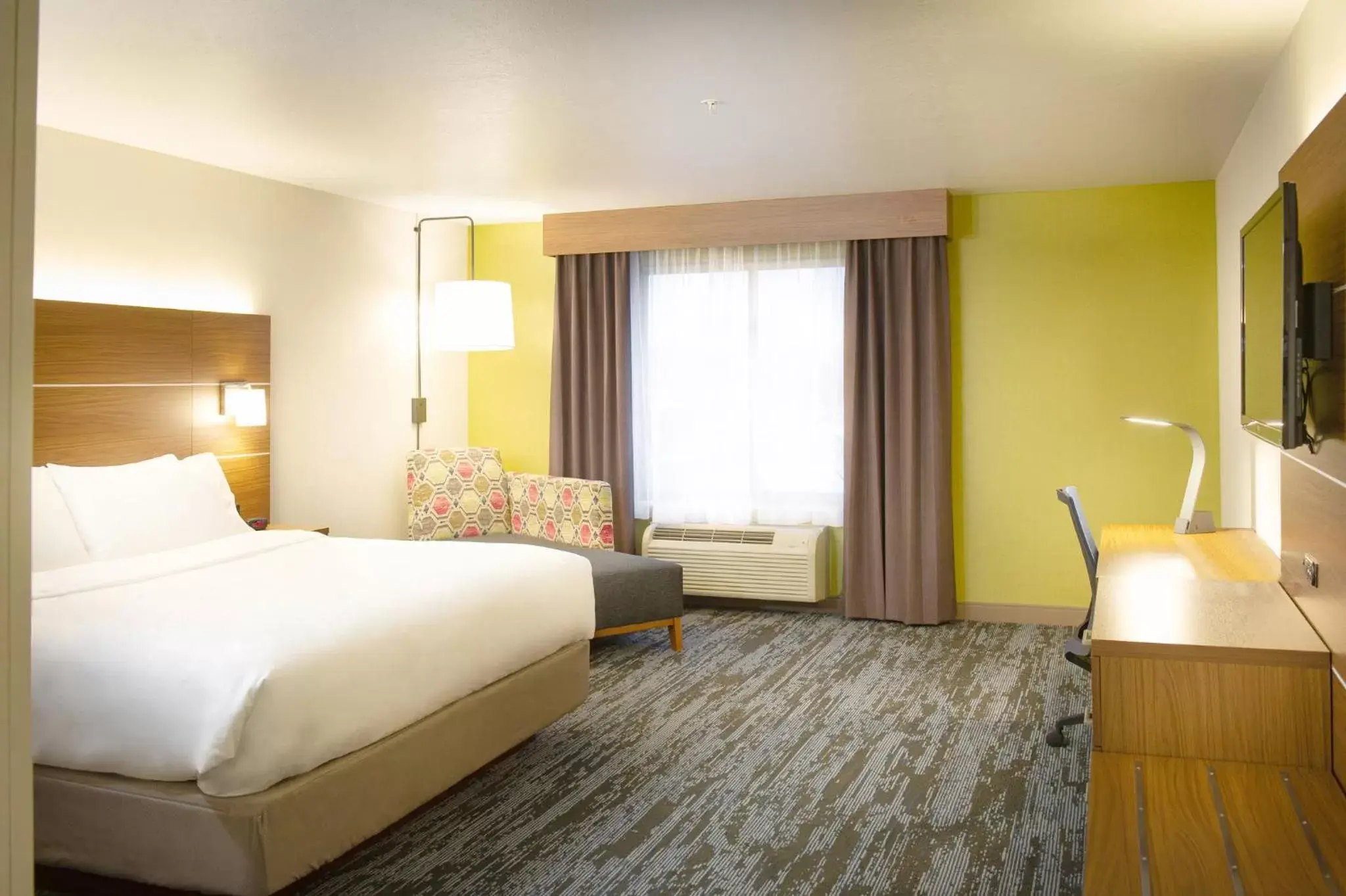 Photo of the whole room, Bed in Holiday Inn Express & Suites Wausau, an IHG Hotel