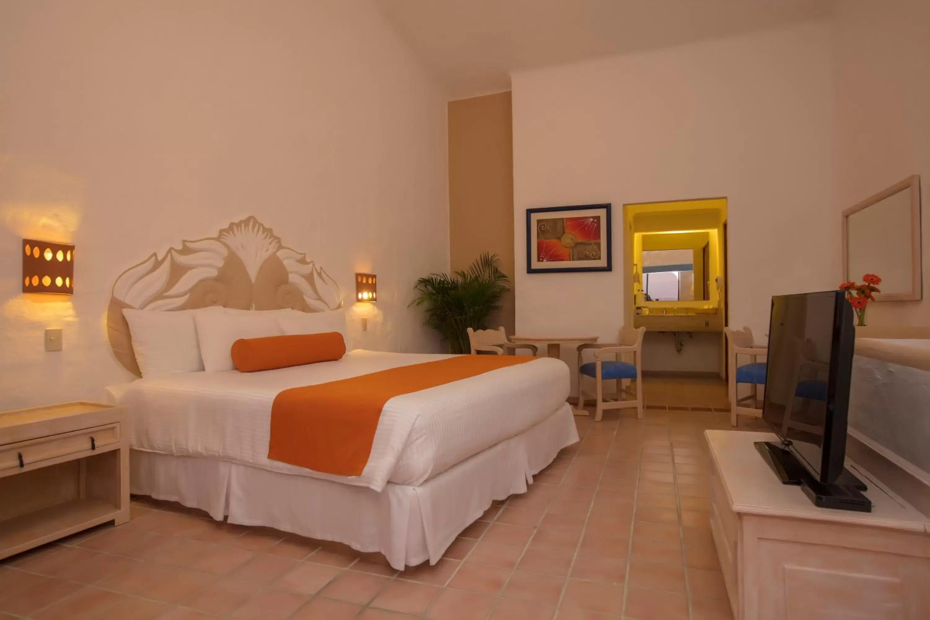 Photo of the whole room, Bed in Flamingo Vallarta Hotel & Marina