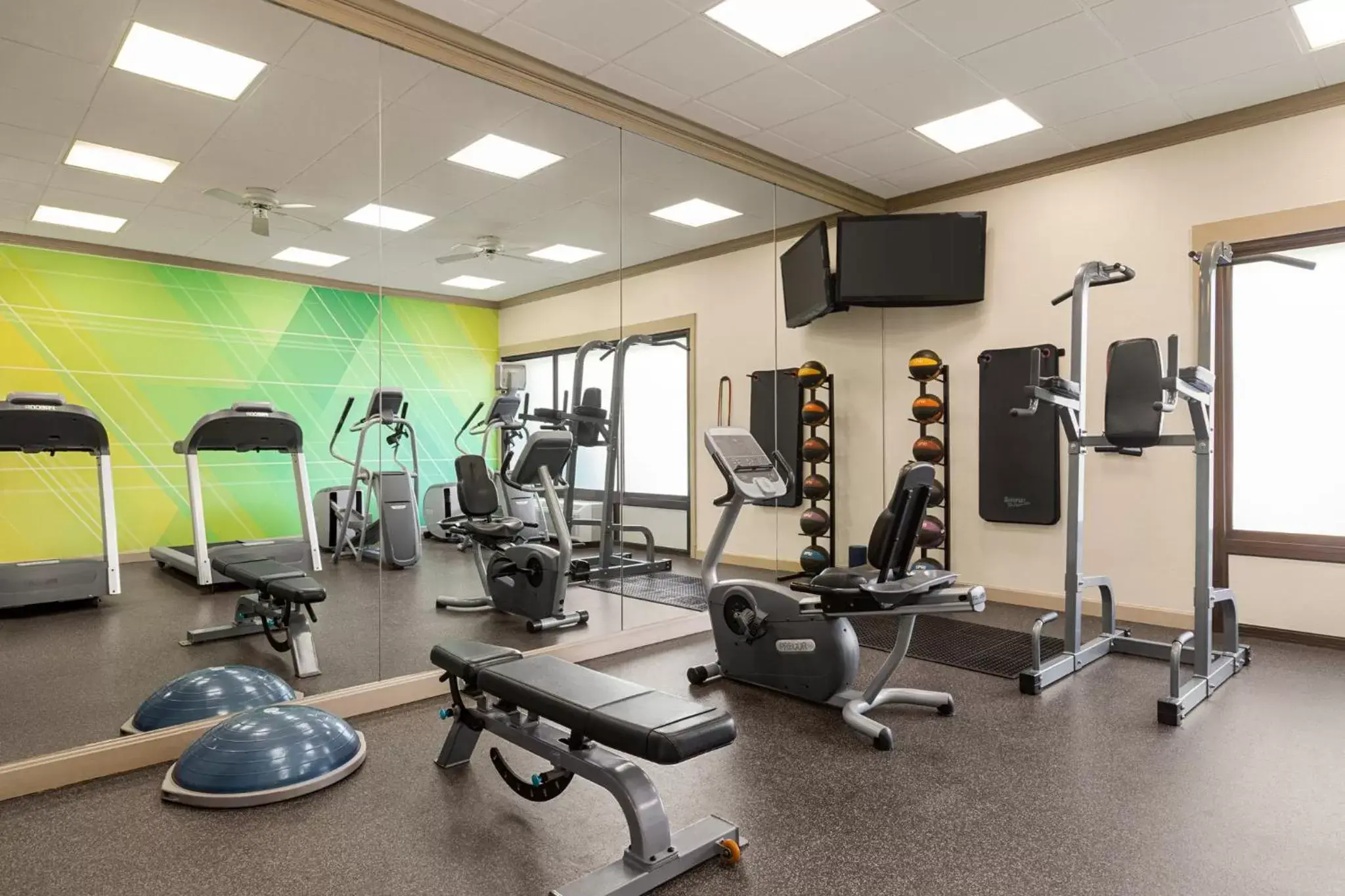 Fitness centre/facilities, Fitness Center/Facilities in Holiday Inn Boston Bunker Hill Area, an IHG Hotel