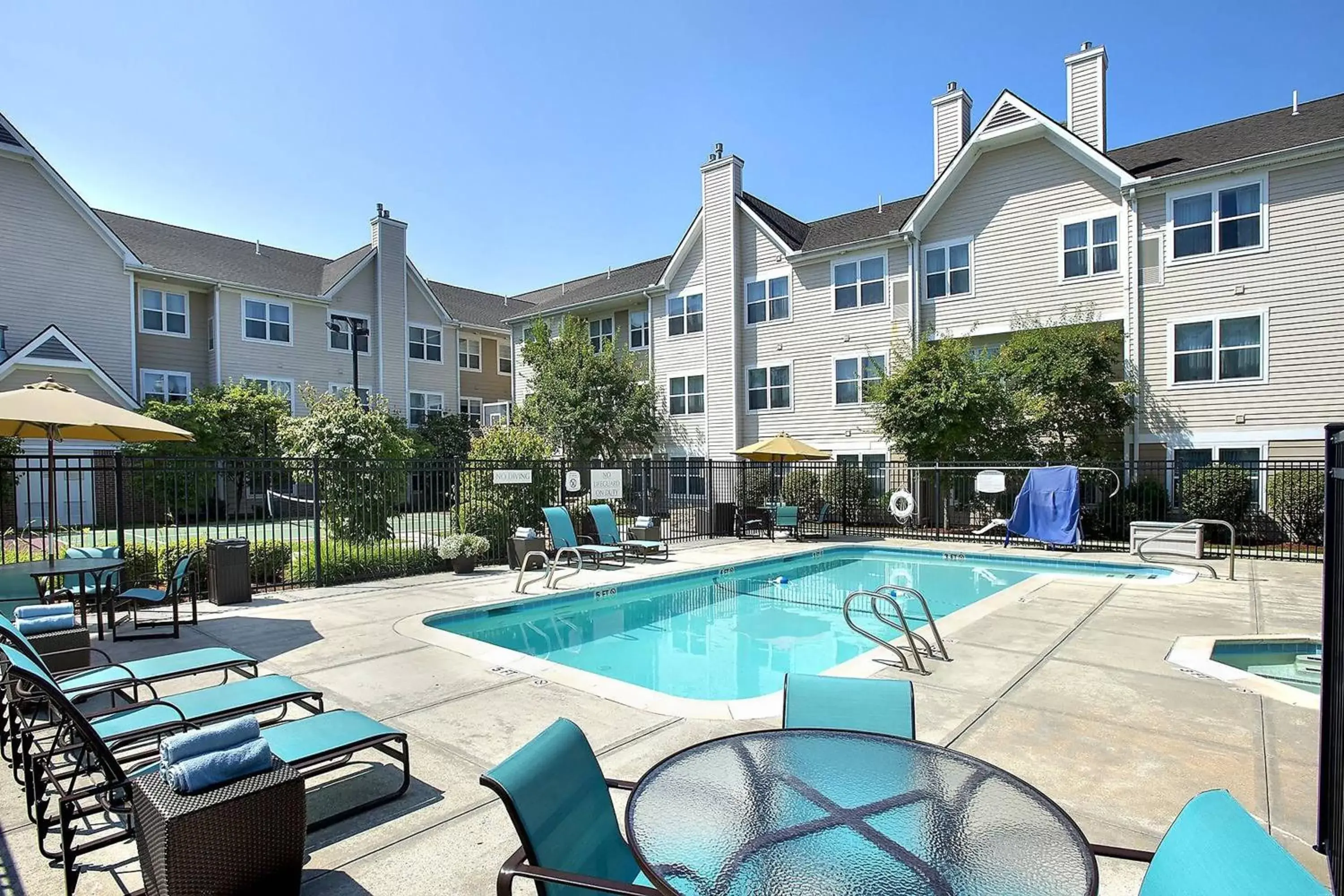 Swimming pool, Property Building in Residence Inn Boston Andover