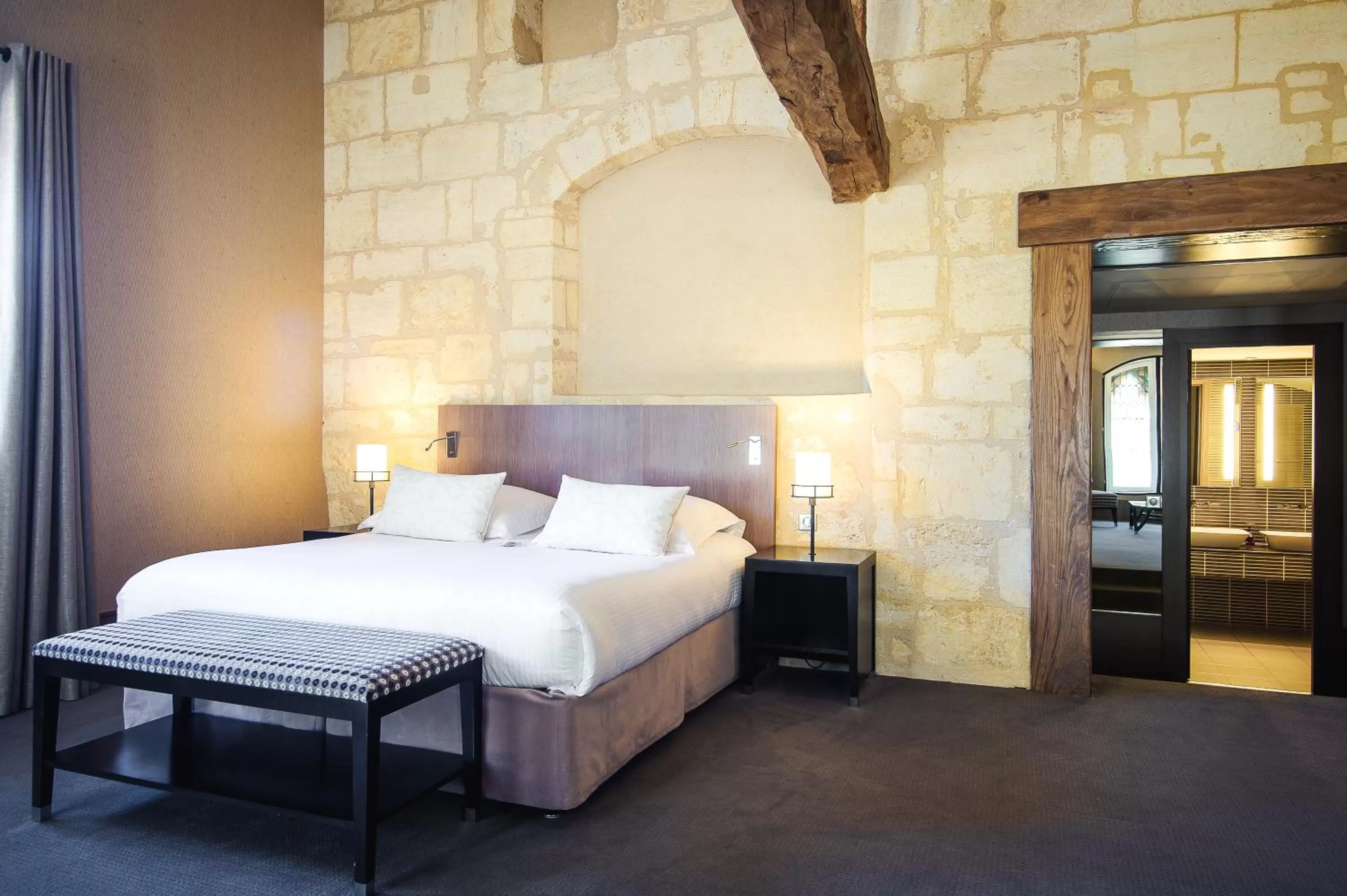 Bedroom, Bed in Hôtel Au Logis des Remparts