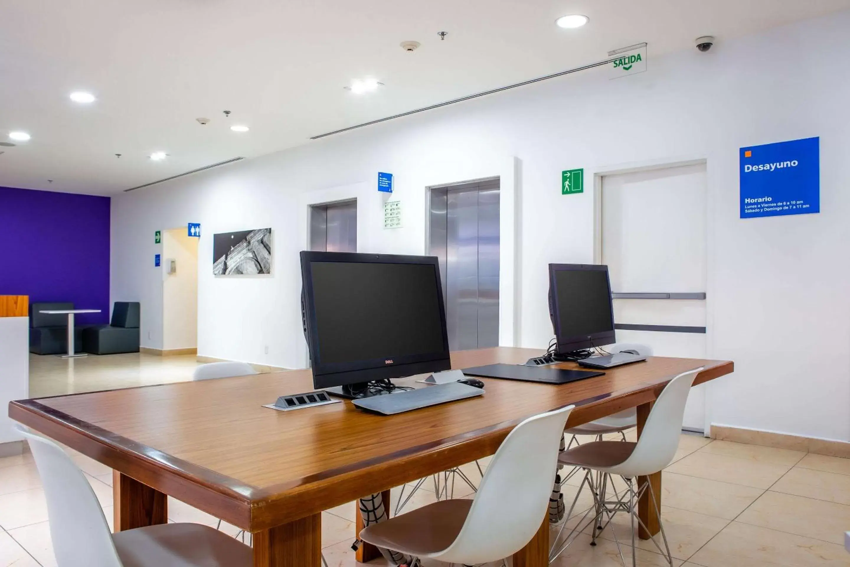 Business facilities, TV/Entertainment Center in Sleep Inn Leon Antares