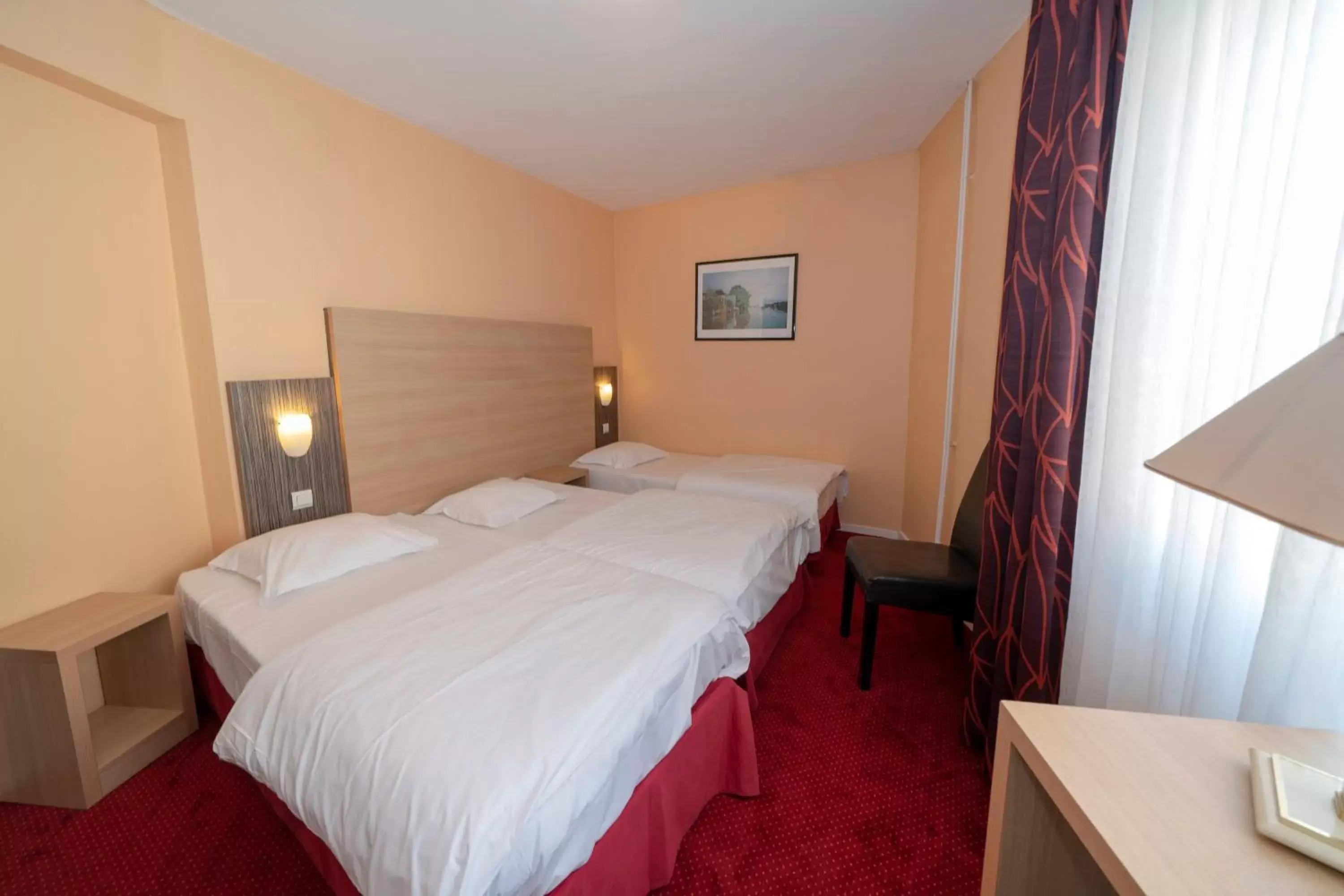 Bed in Hotel Majestic Alsace - Strasbourg Nord