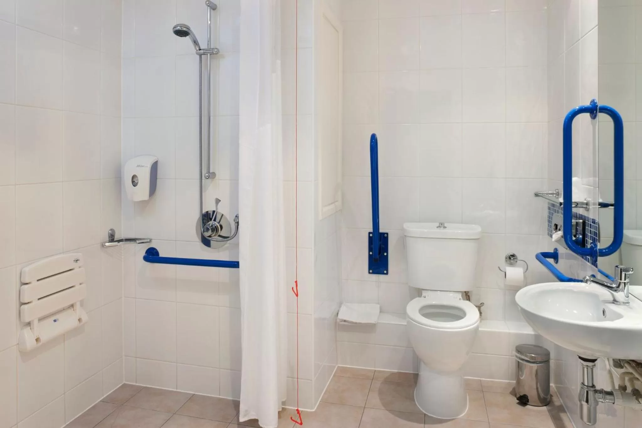 Photo of the whole room in Holiday Inn Express London Victoria by IHG