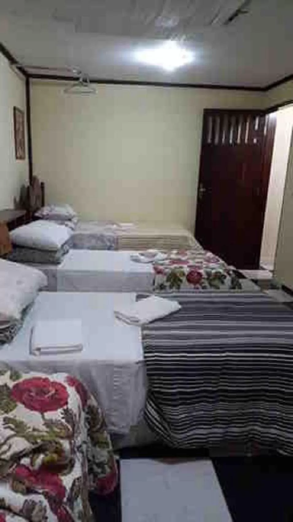 Single Bed in Female Dormitory Room in KzaZendf Cama e Cafe Asa Sul
