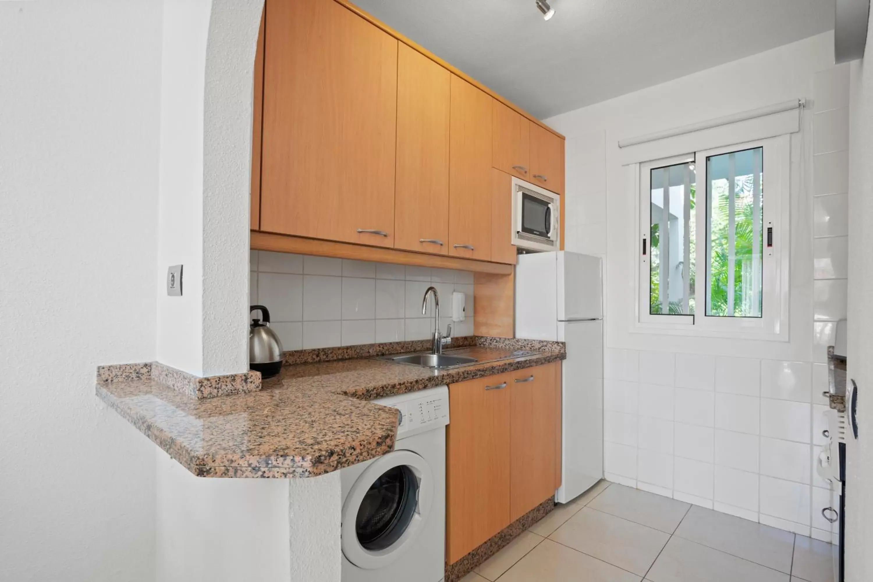 Kitchen or kitchenette, Kitchen/Kitchenette in Wyndham Residences Golf del Sur