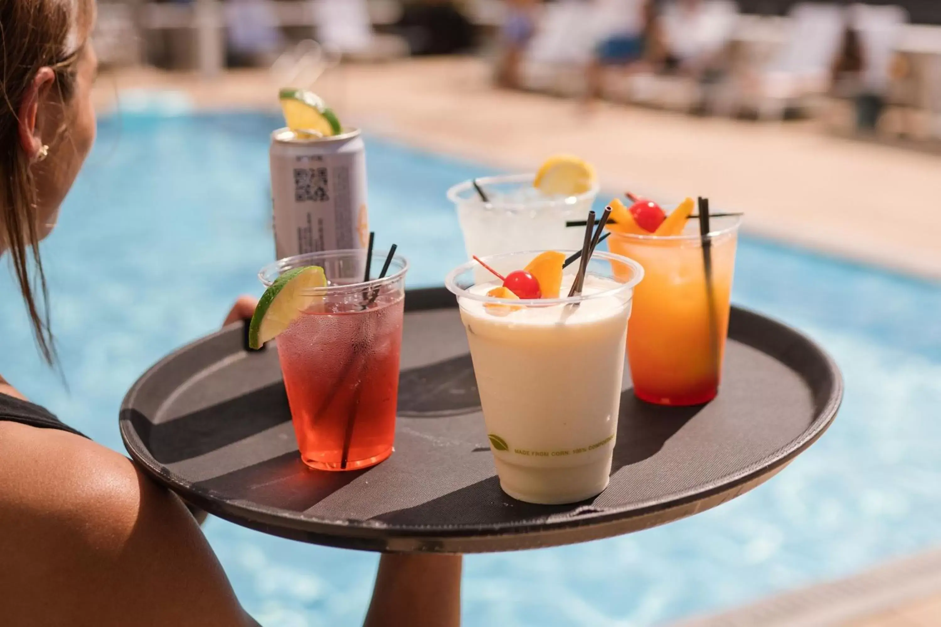 Swimming pool, Drinks in Omaha Marriott Downtown at the Capitol District