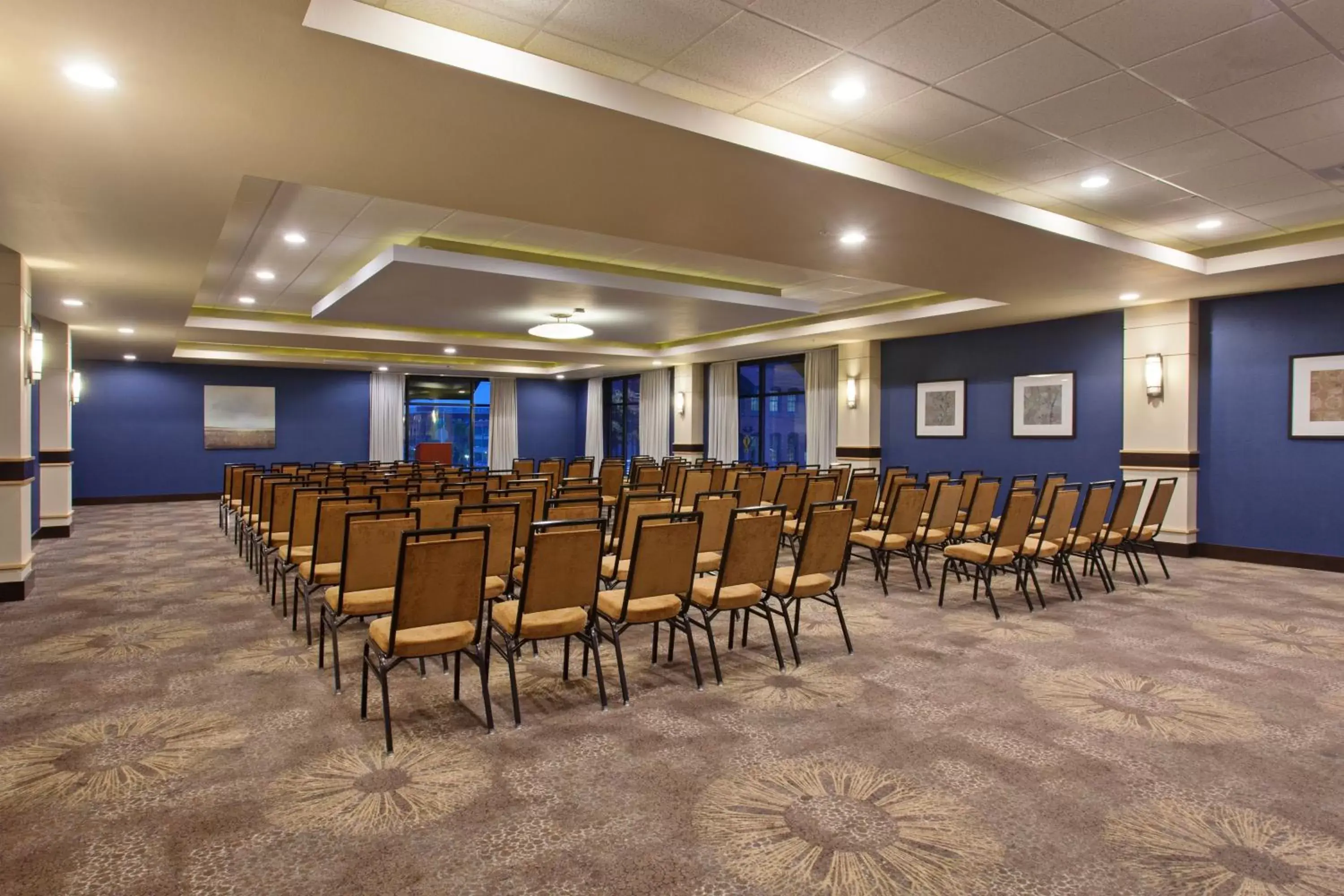 Meeting/conference room in Holiday Inn Express & Suites Tacoma Downtown, an IHG Hotel