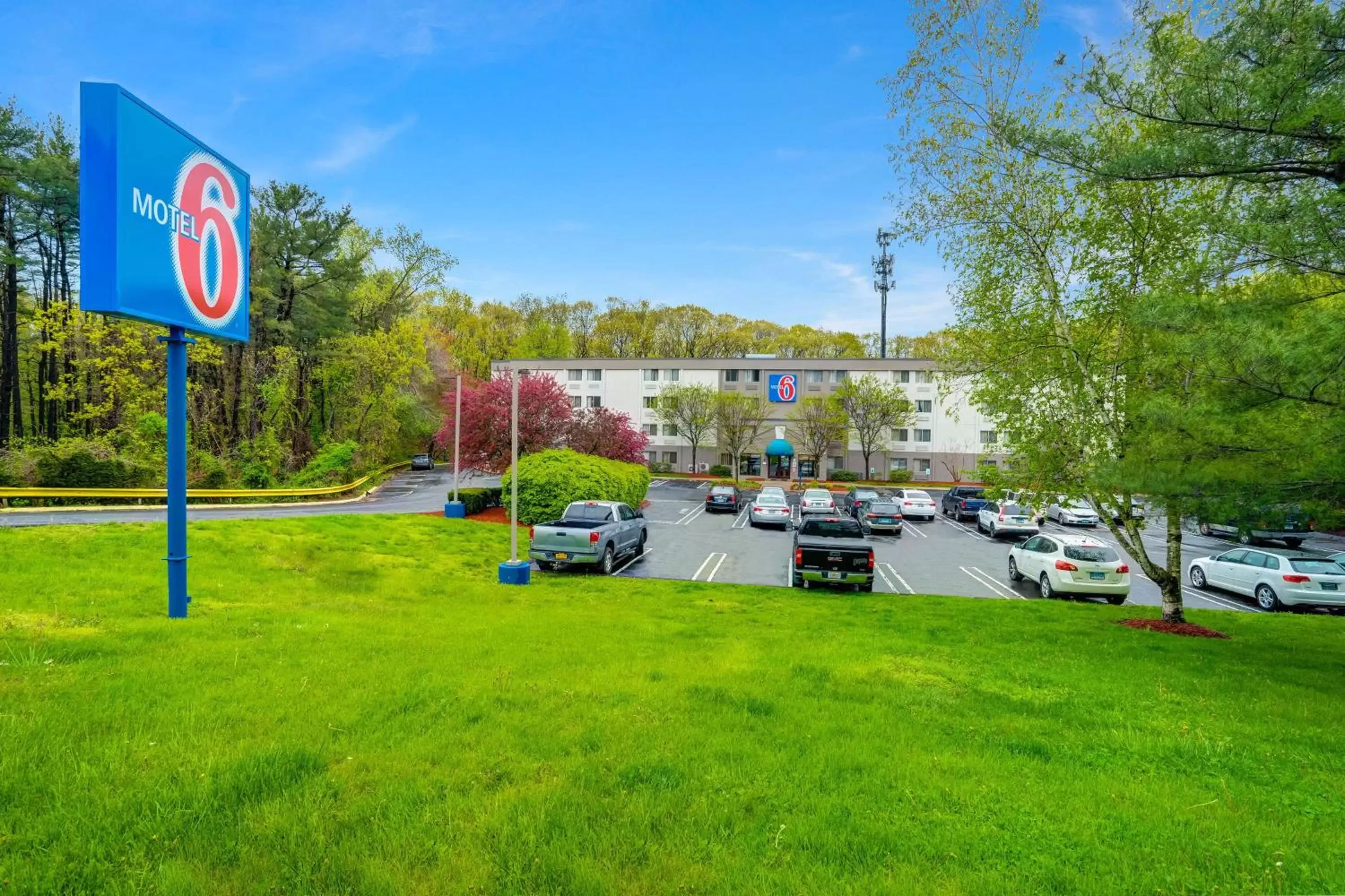 Property building, Garden in Motel 6-Milford, CT