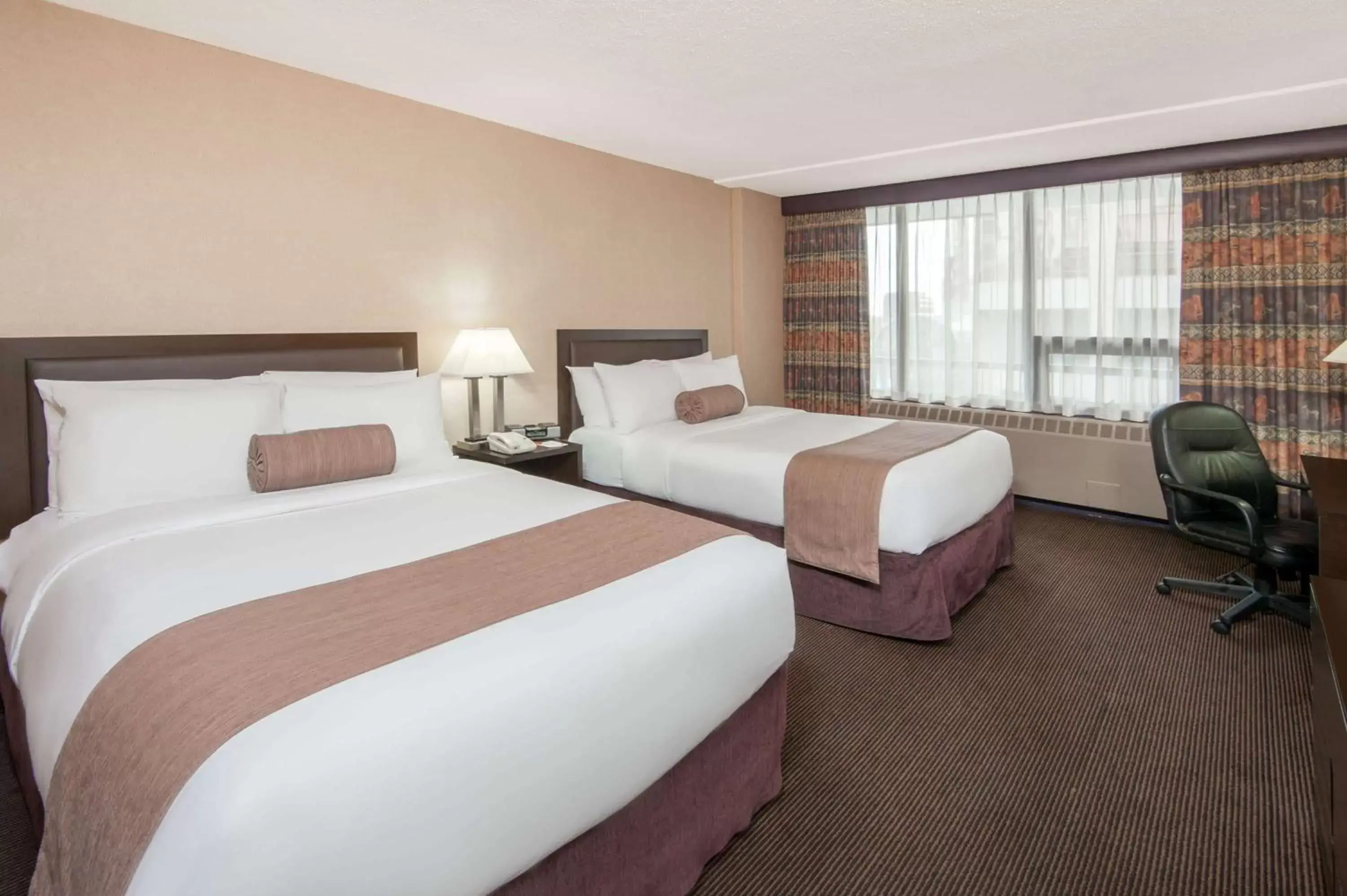 Photo of the whole room, Bed in Ramada Plaza by Wyndham Calgary Downtown