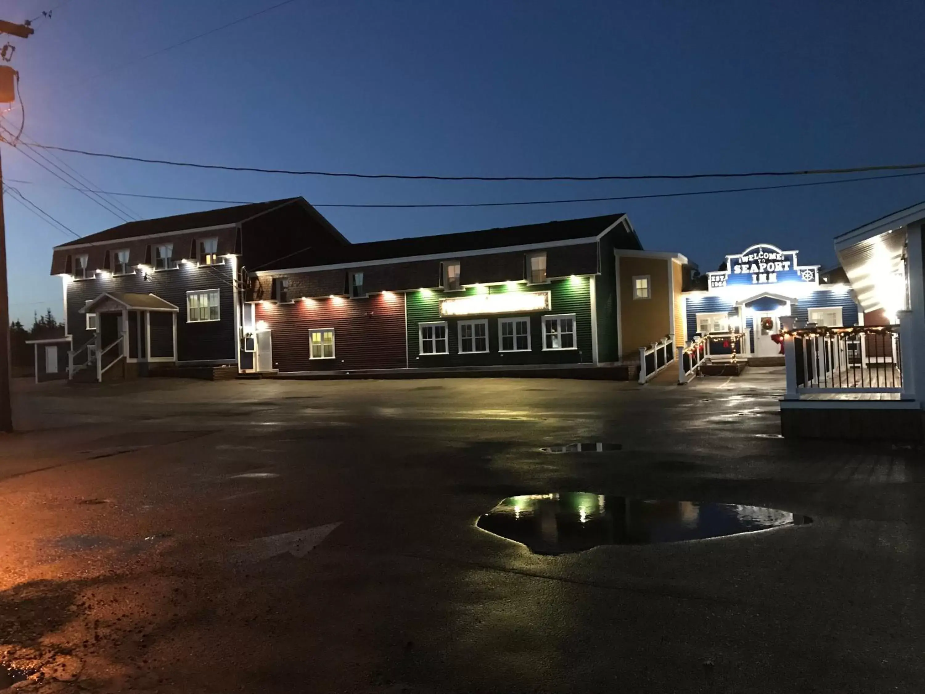 Facade/entrance, Property Building in Seaport Inn