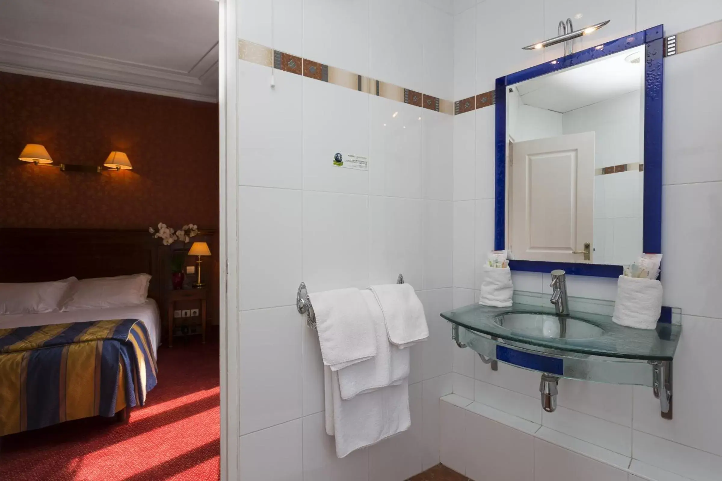Bathroom in Hotel Viator - Gare de Lyon