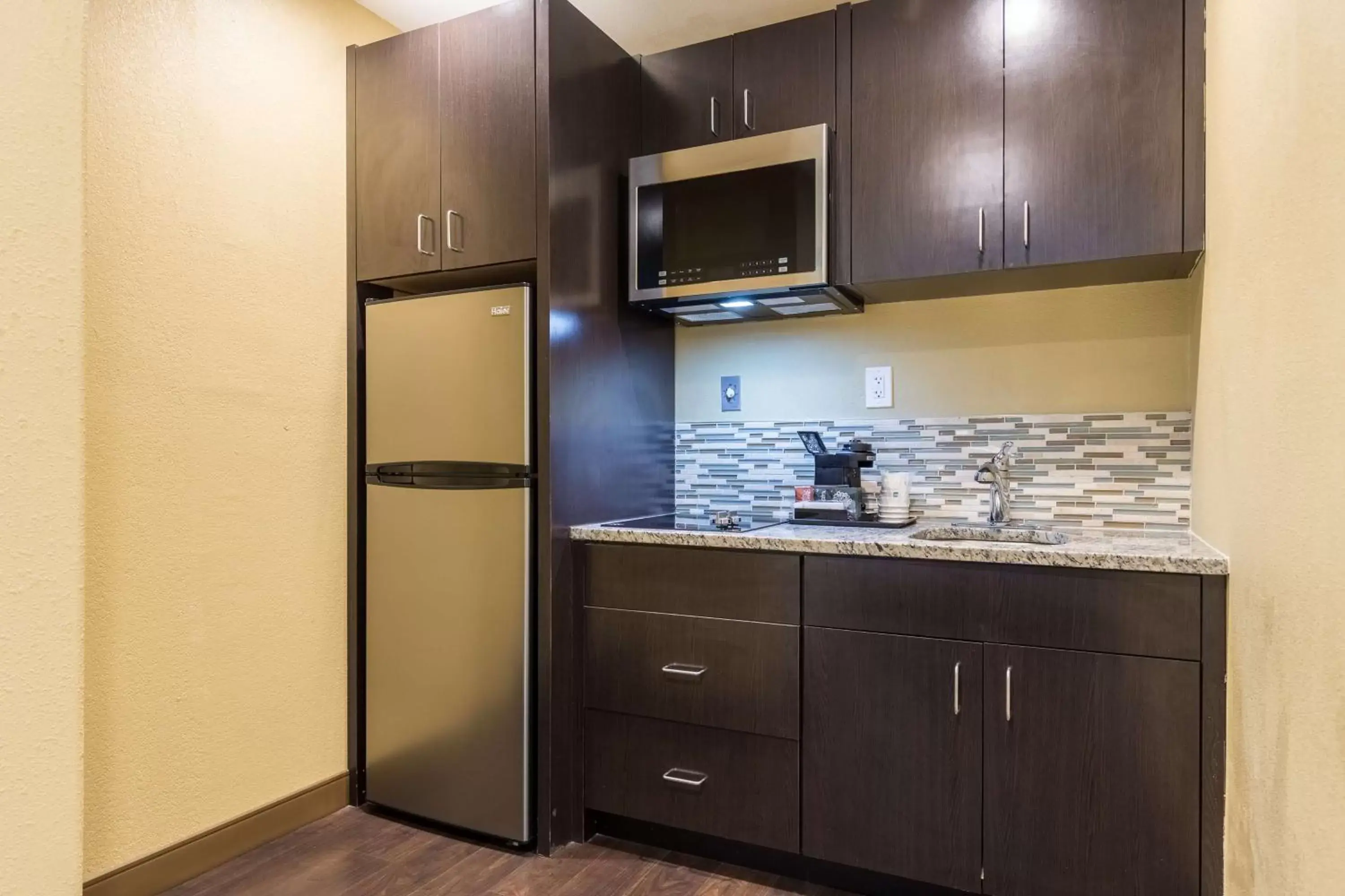 Photo of the whole room, Kitchen/Kitchenette in Best Western Padre Island