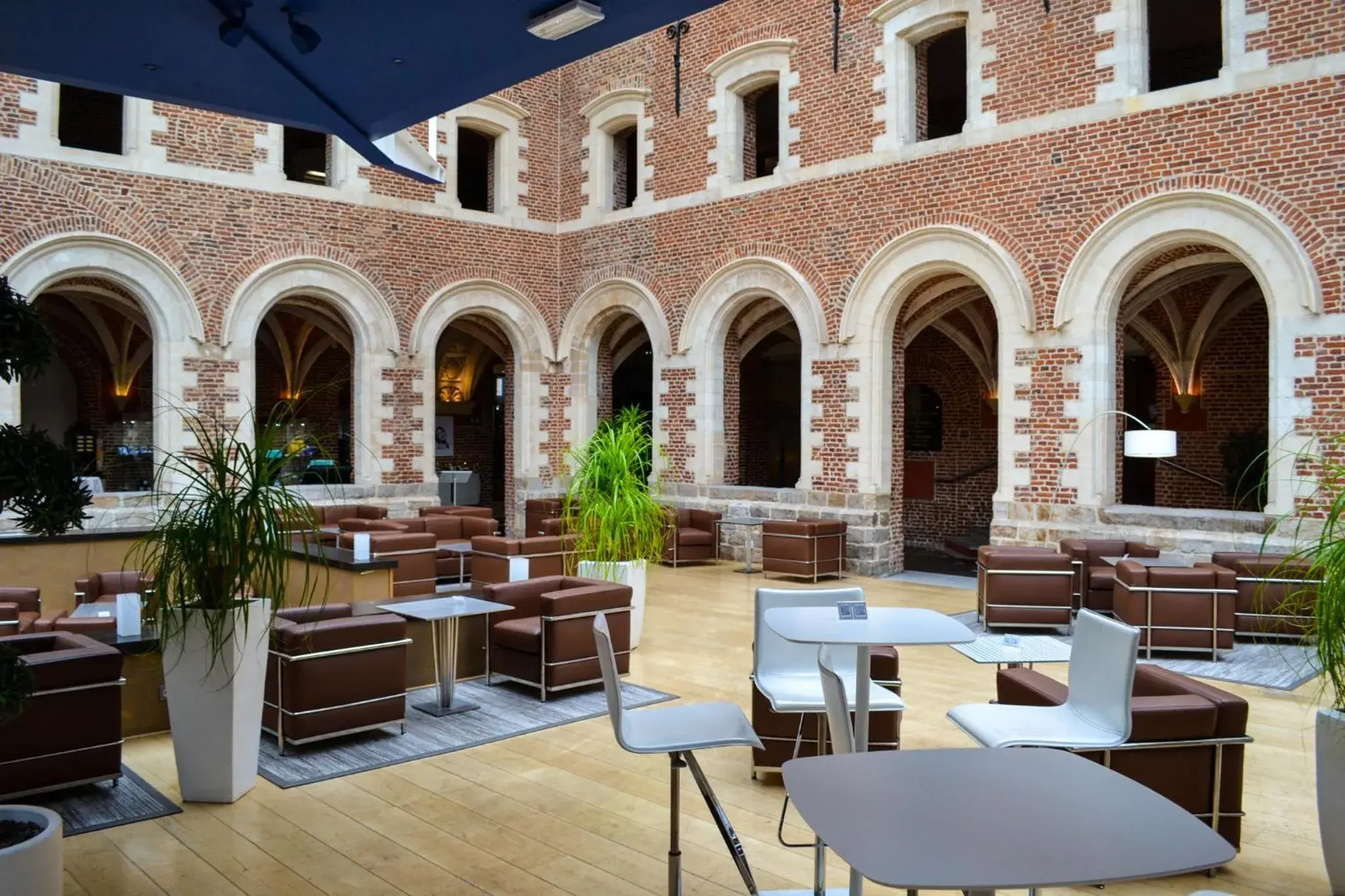 Property building, Lounge/Bar in Alliance Lille - Couvent Des Minimes